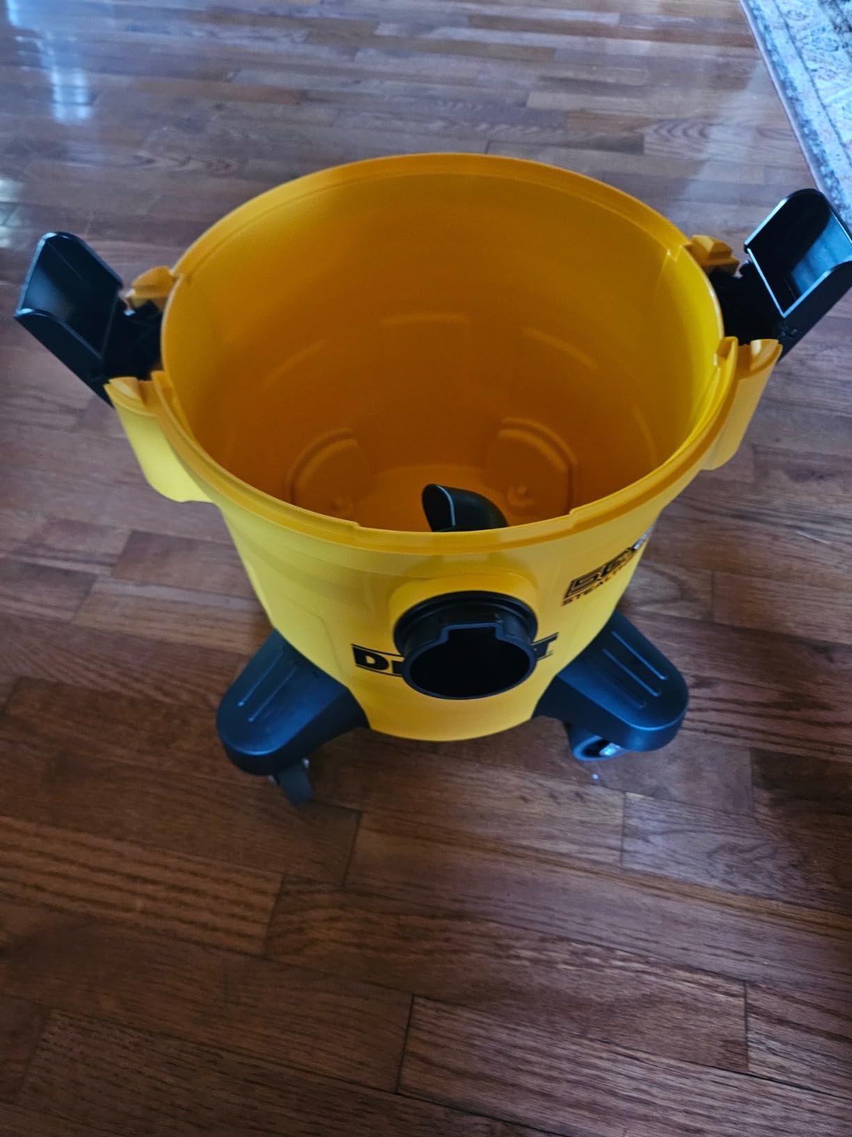 DEWALT STEALTHSONIC 5 Gallon Ultra Quiet Wet Dry Shop Vac DXV05P-QT | 4 Peak HP Powerful Suction, Quiet Operation, Long-Lasting Performance, Complete Accessory Kit for Garage, Workshop, Jobsite customer photo 2