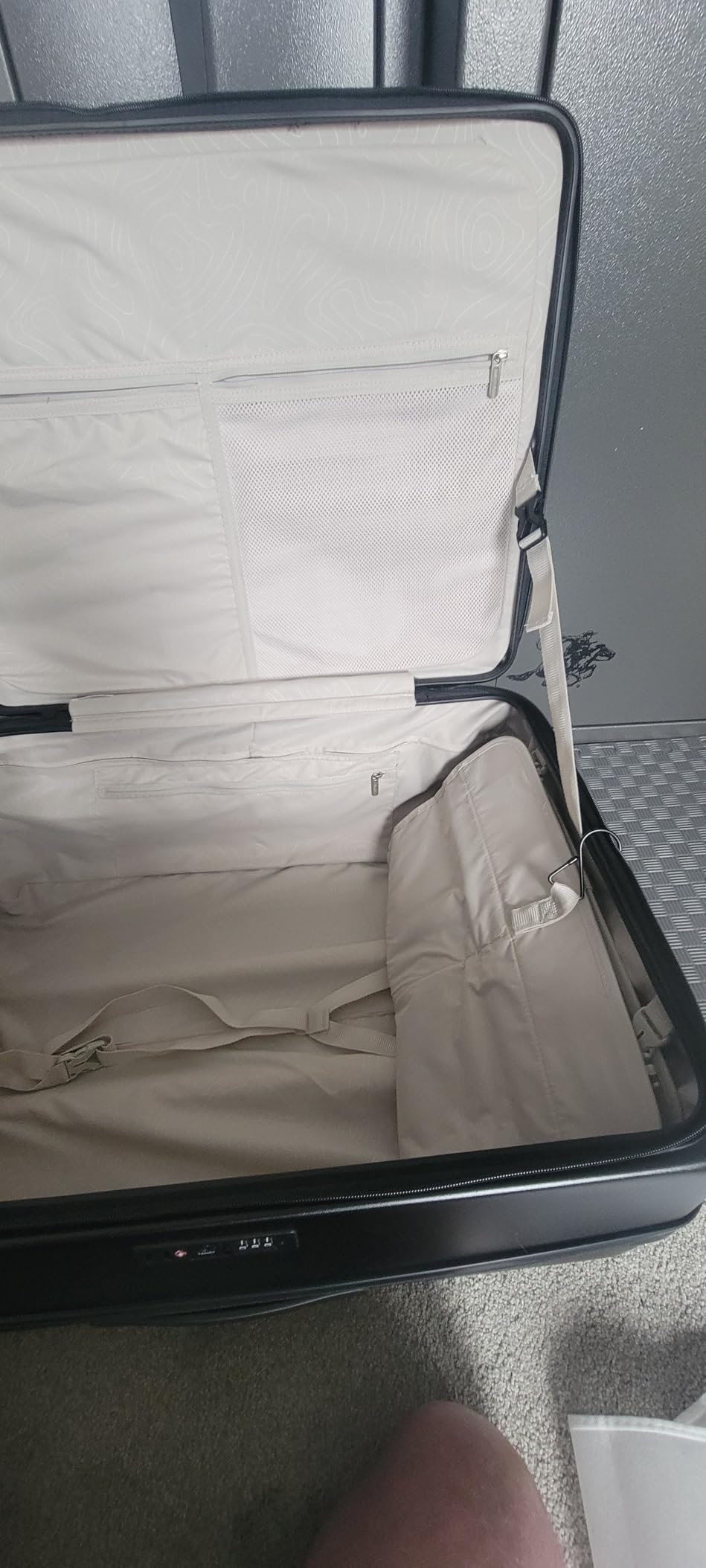 Checked Suitcase with Spinner Wheels, FLO5 Top Opening Expandable Polycarbonate Hard Shell Suitcase with TSA Approved Lock (FX-Core, Black, 28 Inch) customer photo 1