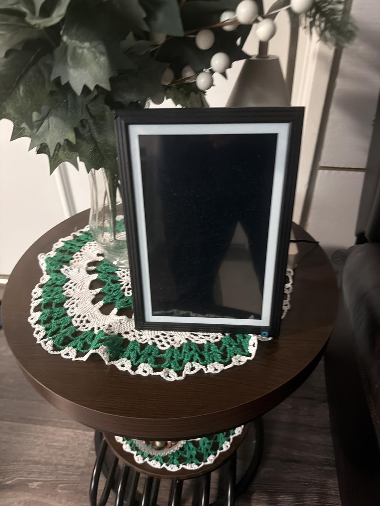 Digital Picture Frame, 10.1'' Frameo Digital Frame Wifi, 32GB Memory, 1280*800 HD Touch Screen Digital Photo Frame, Wall Mountable, Auto-Rotate, Share Instantly, Wedding, Birthday Gifts for Women, Mom customer photo 2