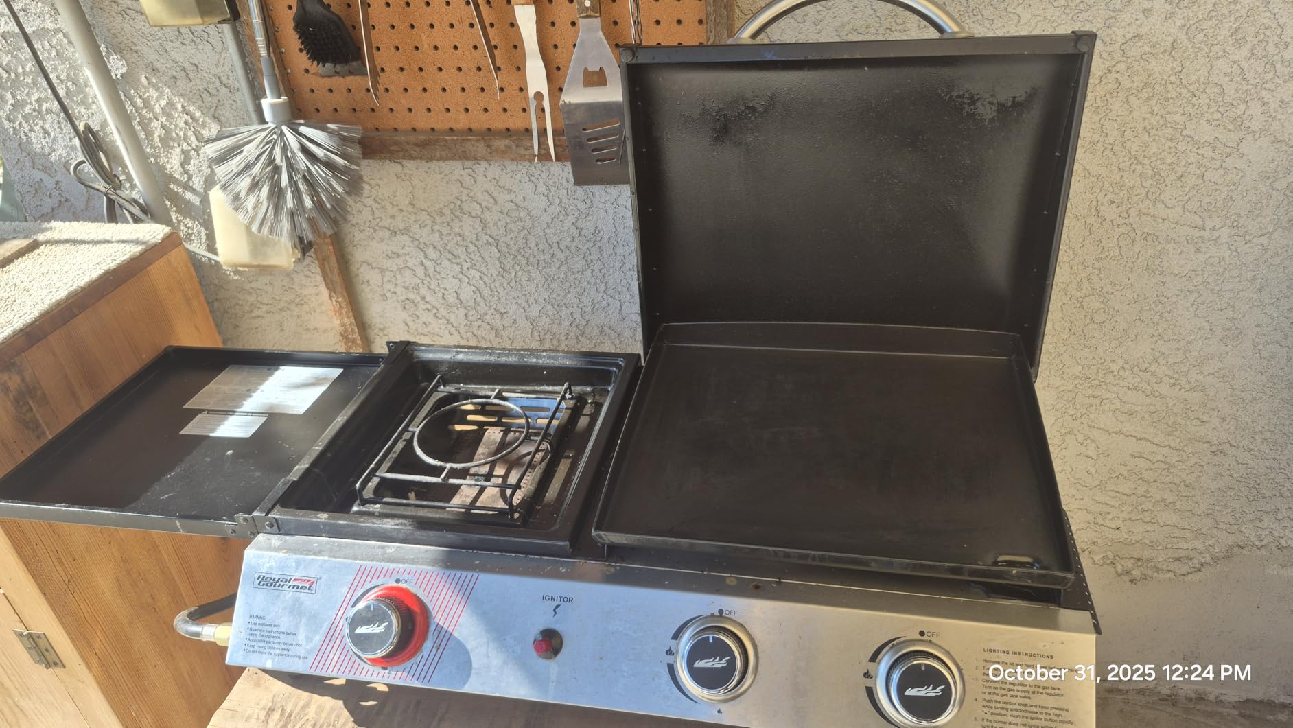 Royal Gourmet PD1305H 3-Burner Propane Gas Grill, Griddle Combo with Lid | 3-in-1 Grill Griddle Combo | 29,000 BTUs Output, 364 Sq. In. Cooking Area | for Outdoor Cooking, Silver & Black customer photo 2