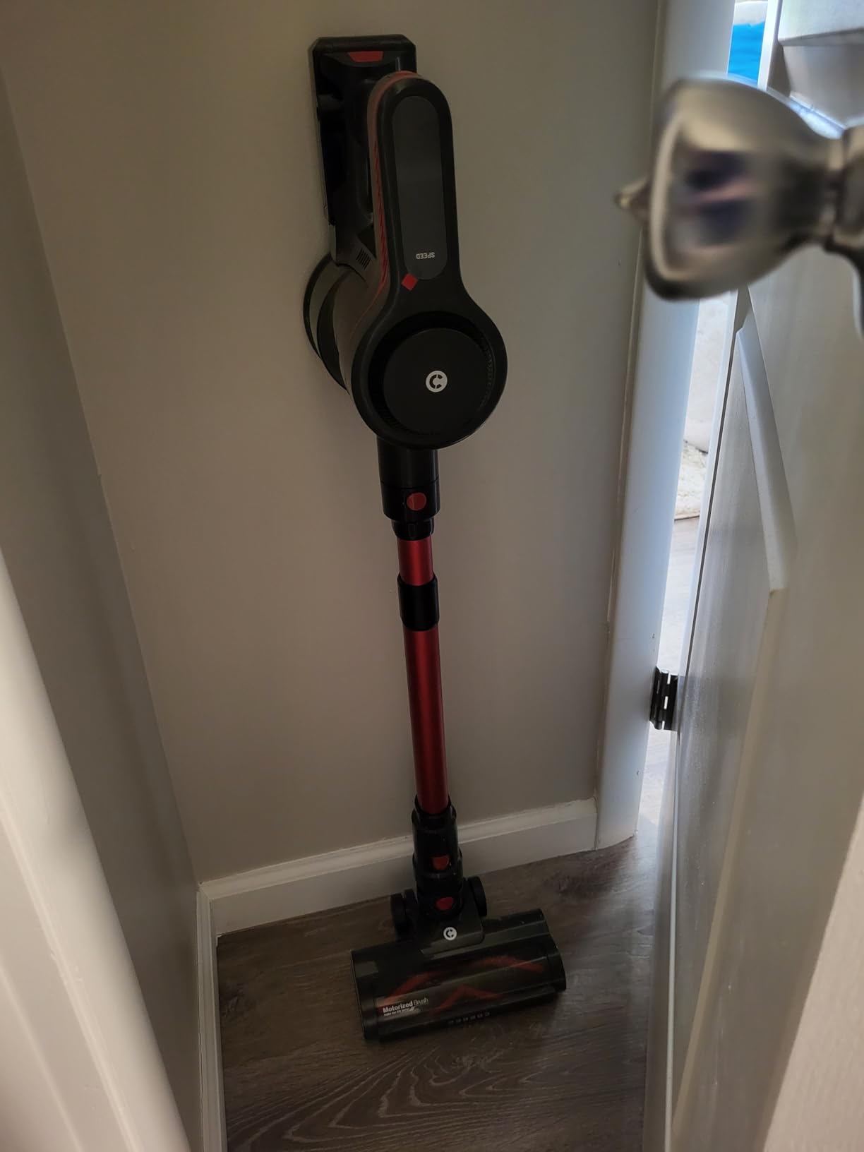 CHEBIO Lightweight Cordless Vacuum Cleaners for Home, Stick Vacuum Cordless Rechargeable with 45kPa Suction,45-Min Run,Anti-Tangle and Self-Stand, 6 in 1 Hardwood Vacuum Cleaner (red) customer photo 2