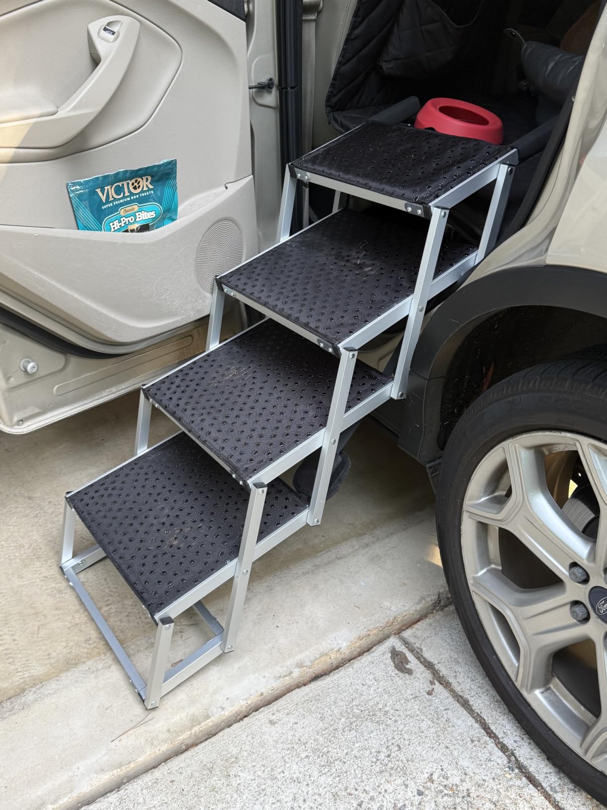VEVOR 4-Step Dog Car Steps, Folding Dog Ramp with Nonslip Surface, Portable Pet Steps in Aluminum for Car, SUV and Truck, Supports up to 250 lbs customer photo 1