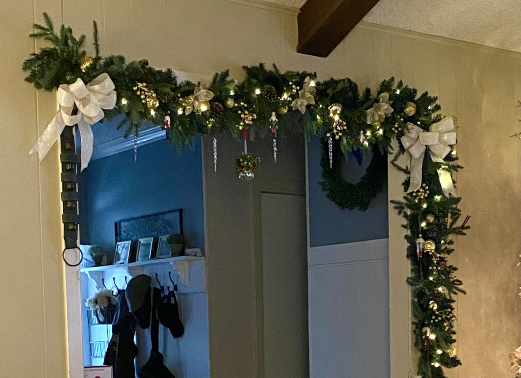 9FT Prelit Christmas Garland Decorations 50 White Light, Snow Xmas Garland with Lights, Plug in, for Outdoor Indoor, Home Decoration Mantle Stairs Railing Fireplace Outdoor Indoor Door customer photo 1