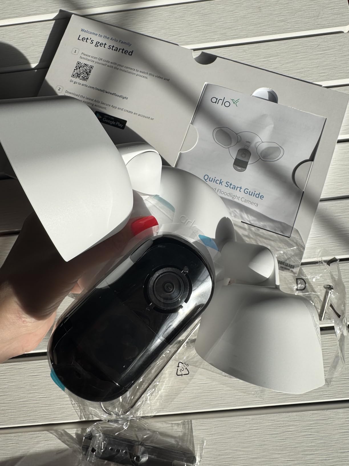 Arlo Wired Floodlight Camera | Home Security Camera with 2K Video and HDR | 2000 Lumens | Integrated Siren, Weather-Resistant, Color Night Vision, 160° Field of View, 2-Way Audio, White (2025) customer photo 2