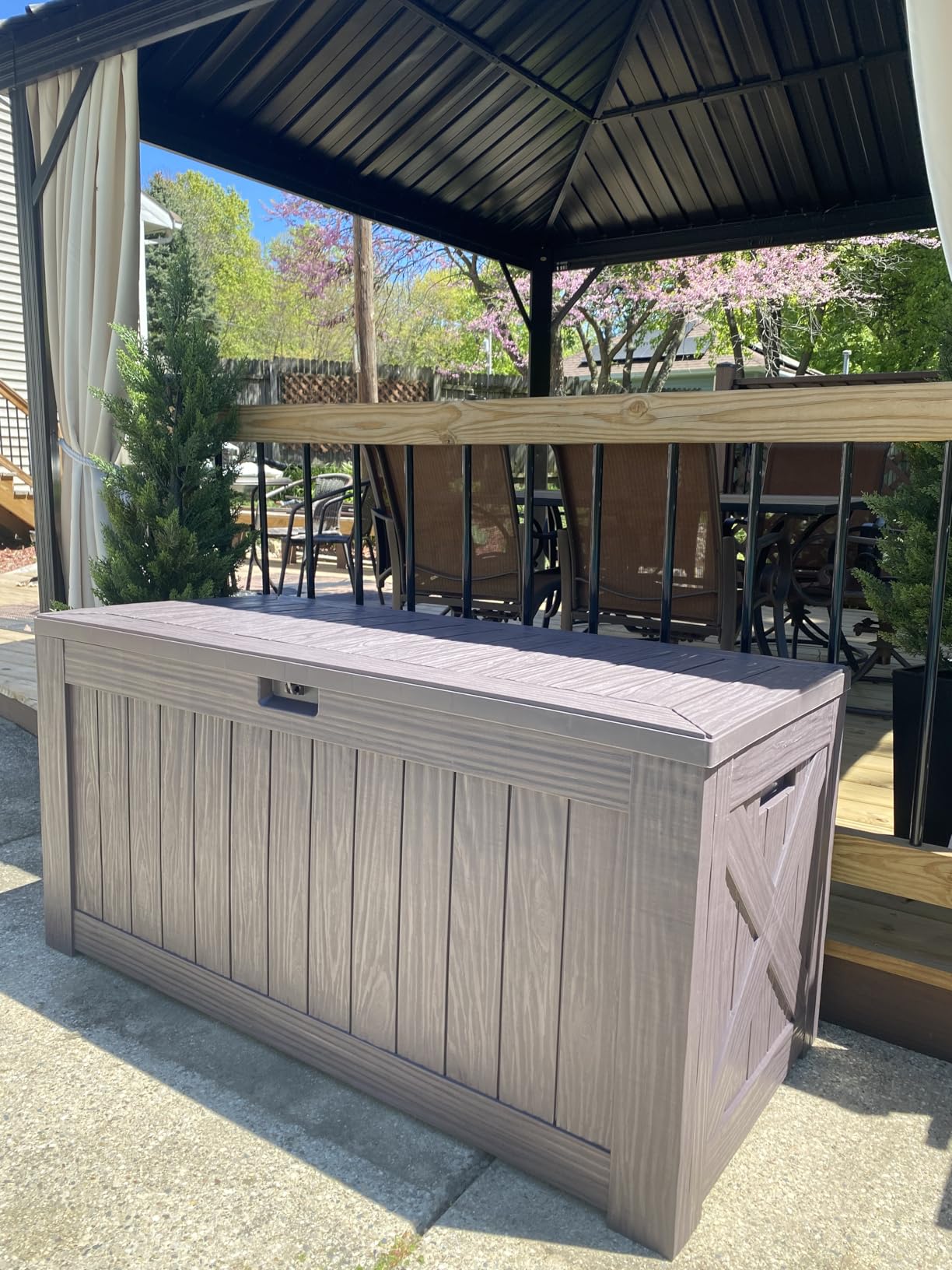 Devoko 120 Gallon Deck Box Resin Outdoor Storage Box Waterproof | Large Outdoor Storage Bench Lockable for Outside Patio customer photo 1