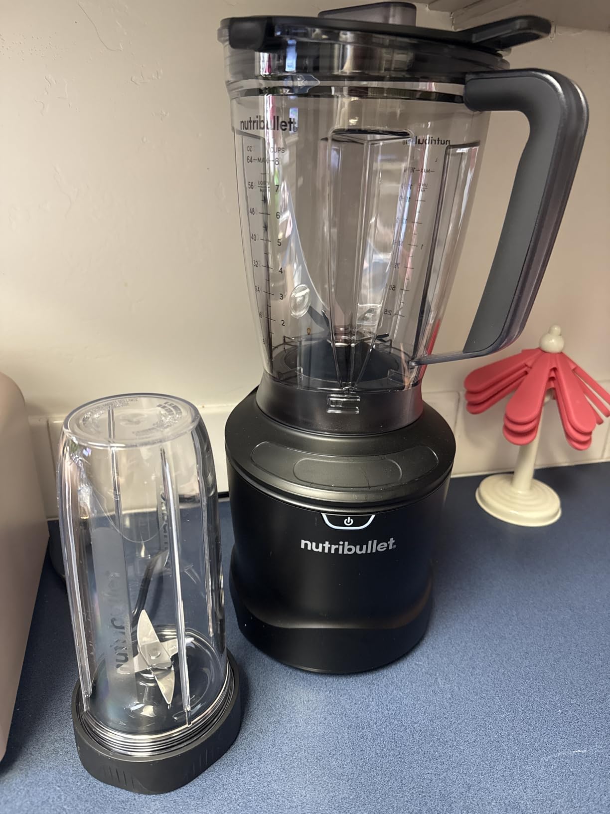 nutribullet SmartSense Blender Combo, 1400W, 64oz Pitcher, 32oz & 24oz Cups, 5-Speed, Smoothies, Ice and Frozen Fruit, Nut Milk, Soup, Matte Black, NBF50700AK customer photo 2