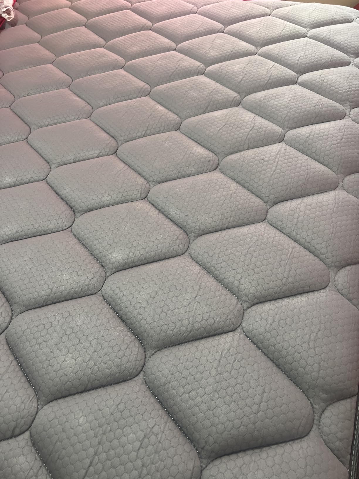 VISCOUNTESS Queen Hybrid Mattress, 12 Inch Medium Mattress Euro Top for Back & Lumbar Support, Individual Pocket Spring for Motion Isolation & Pressure Relief customer photo 1