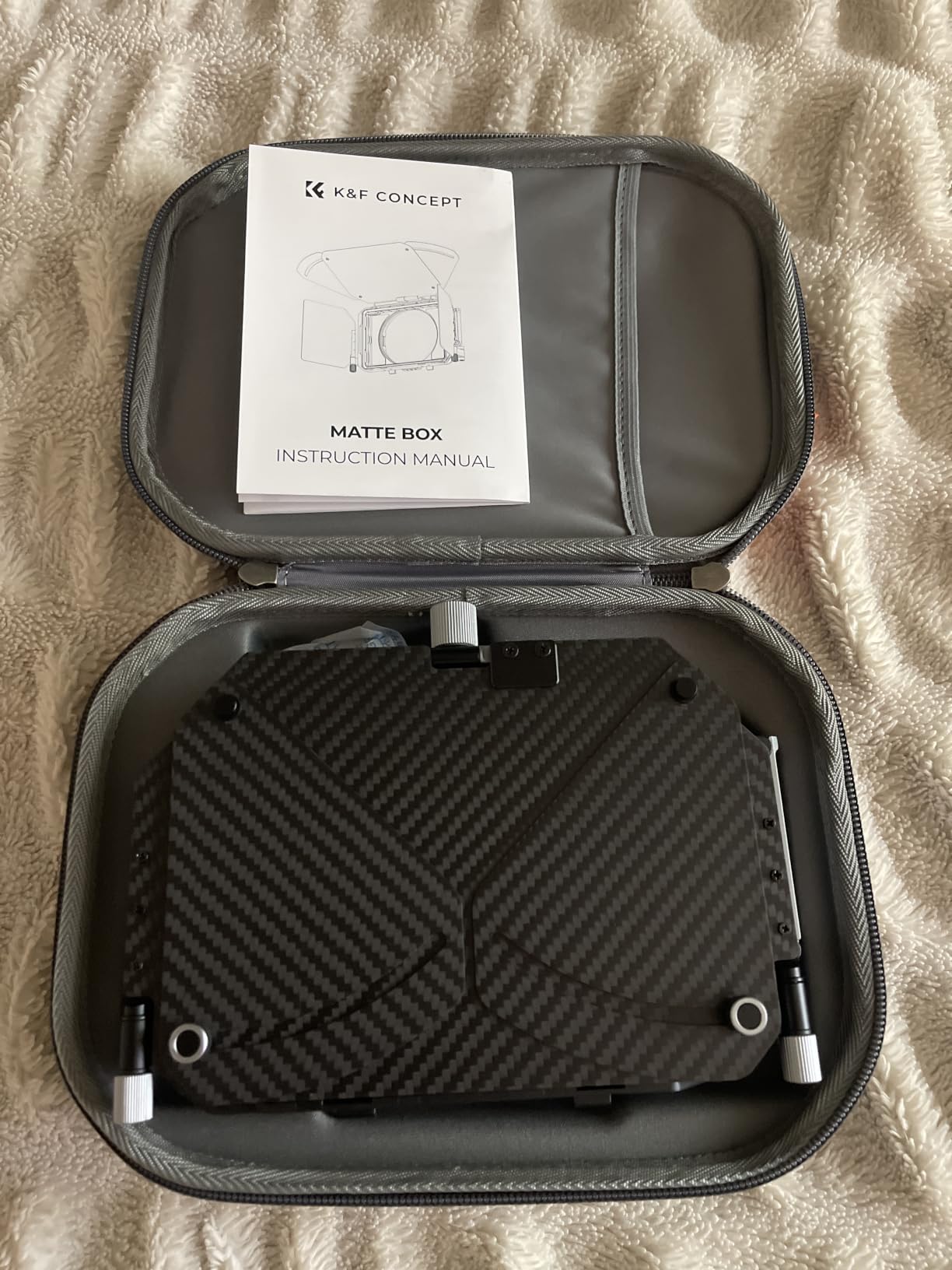 K&F CONCEPT Mini Matte Box, DSLR Camera Matte Box with Carbon Fiber Top Flag Side Wings Square Filters Trays, for 67/72/77/82/95mm Lenses, for 4x5.65 Square ND UV Filter/Circular Filter customer photo 1