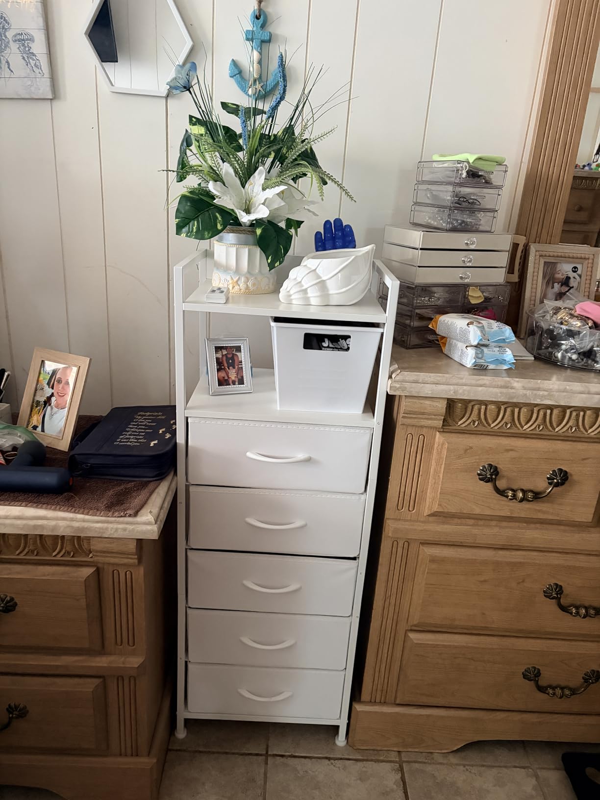 Somdot Tall Dresser for Bedroom, 5 Drawers Nightstand Vertical Storage Tower Unit, Night Stand Furniture with Fabric Drawer Organizer in Bedside Hallway, Entryway, Kids Room, Closet, White Leather customer photo 1