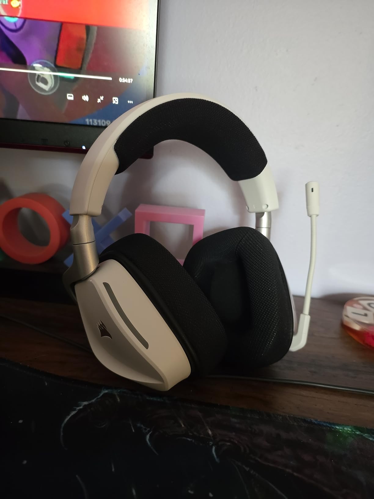 Corsair Void v2 Wireless Bluetooth PC PS5 Switch Gaming Headset - Black customer photo 1