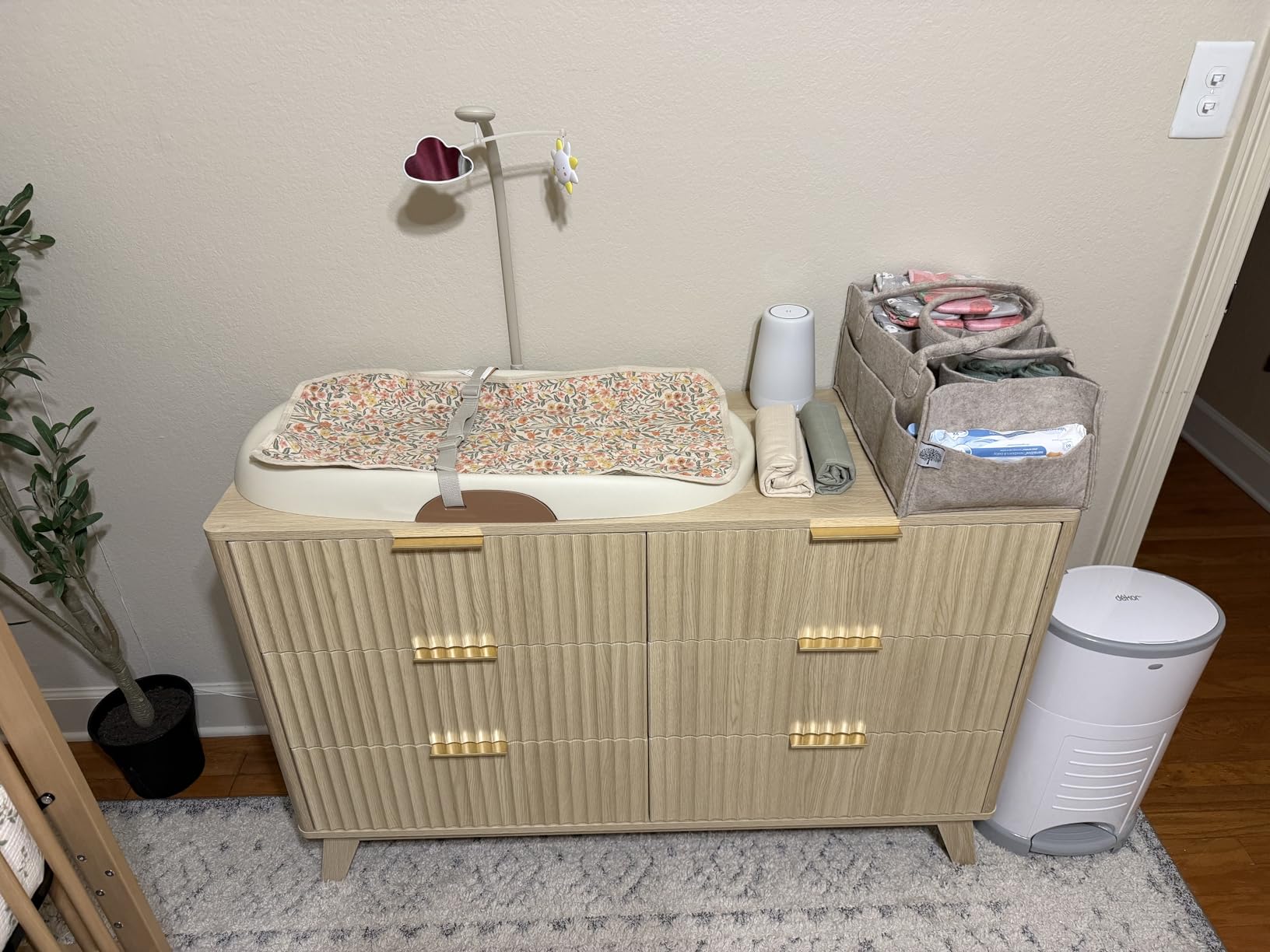 VINGLI Fluted Tall Dresser 5 Drawer, 23.66