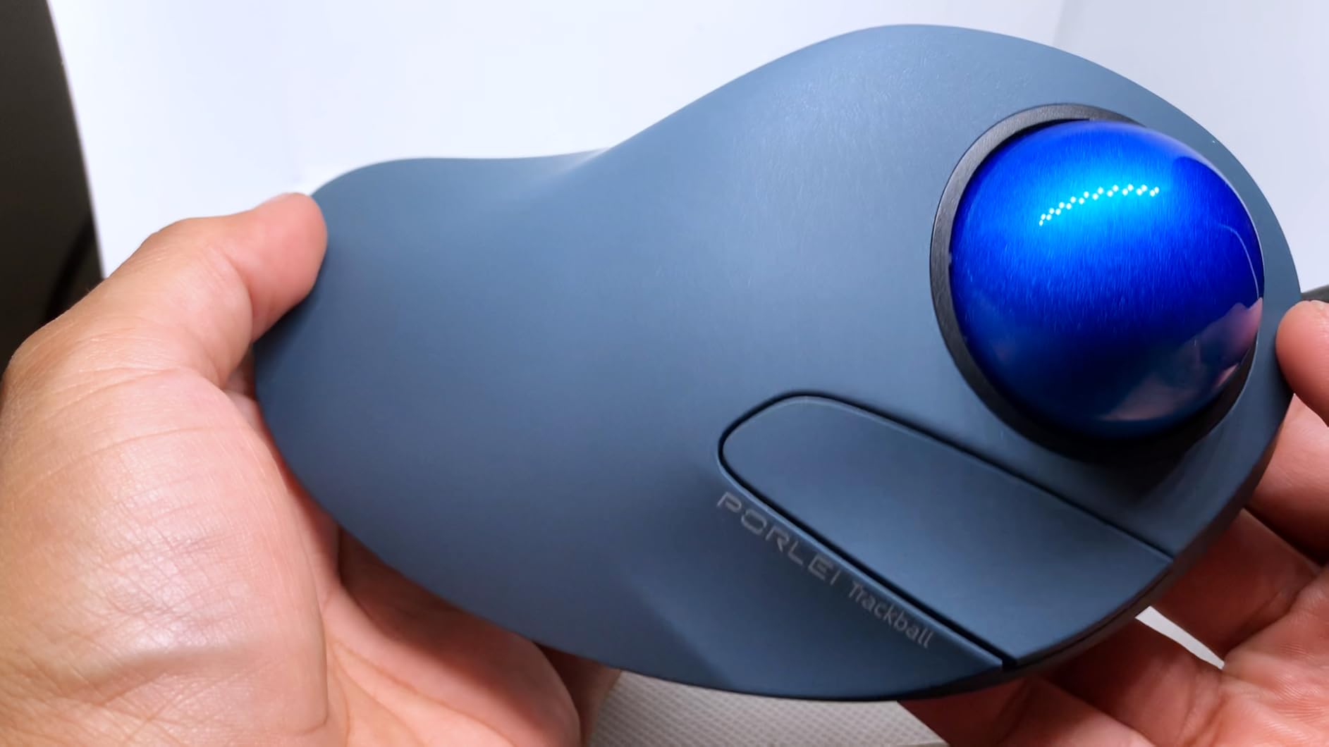 Ergonomic Wireless Trackball Mouse for Wrist Comfort, Bluetooth & USB Receiver, Rechargeable Rollerball Mouse with 44mm Index Finger Trackball, 5 DPI Levels, Multi-Device for PC, Mac, Laptop customer photo 1