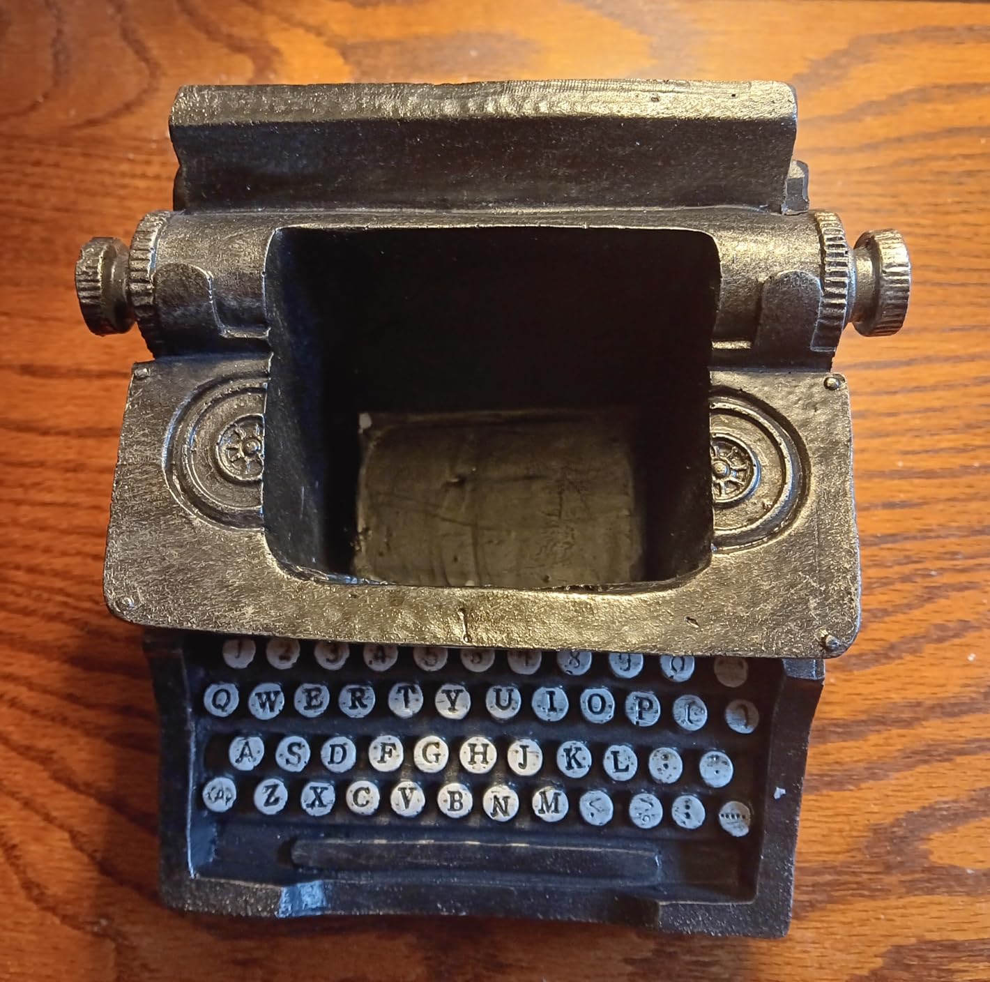 Vintage Typewriter Pencil Holder for Desk, Retro Old Typewriter Pen Holder for Home Office Desk Decor, Unique Gifts for Typewriter Lovers customer photo 1