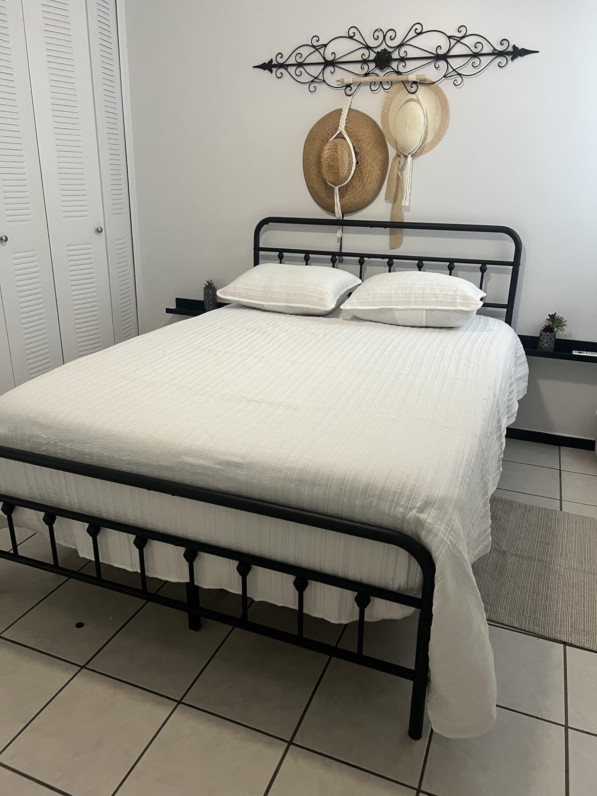 zunatu Queen Size Metal Platform Bed Frame with Victorian Style Headboard and Footboard, Steel Slat Support, Easy Assembly, No Box Spring Needed, Underbed Storage, Noise Free, Black customer photo 1