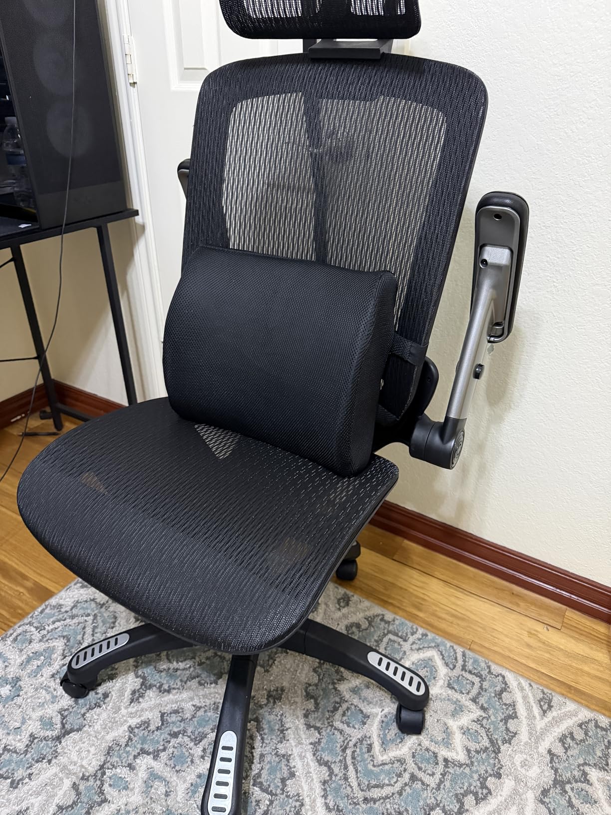 GABRYLLY Ergonomic Office Chair with Footrest, High Back Home Desk Chair - 3D Headrest, Flip-Up Arms, 135° Tilt and Wide Cushion, Heavy Duty Mesh Chairs for Task Computer Gaming, GYB01-FT customer photo 2