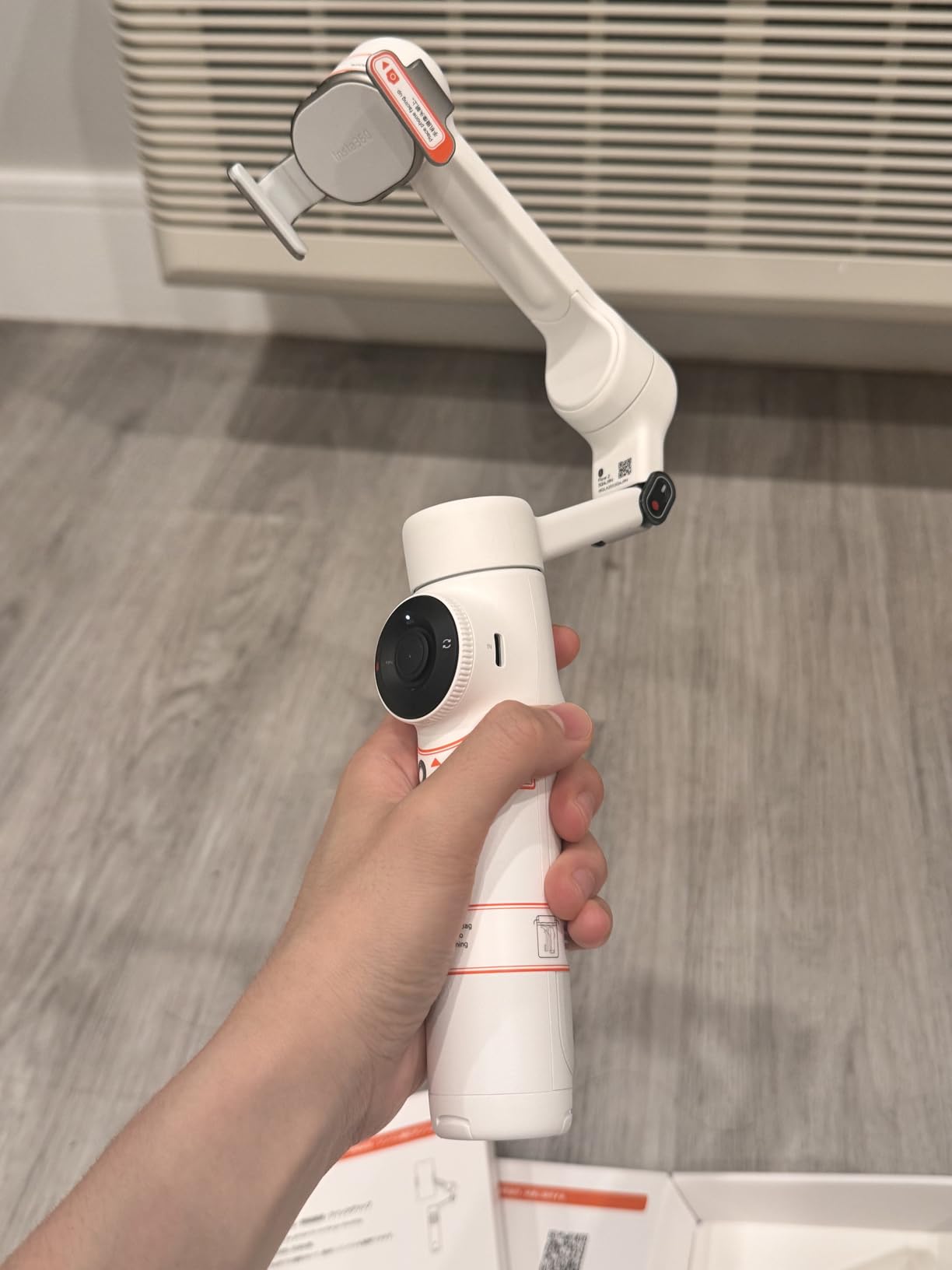 Insta360 Flow 2 White - Foldable AI Gimbal for iPhone, AI Tracking, Multi-Person Tracking, Built-in Tripod/Selfie Stick, Remote Control, iPhone/Android Portable Stabilizer customer photo 1