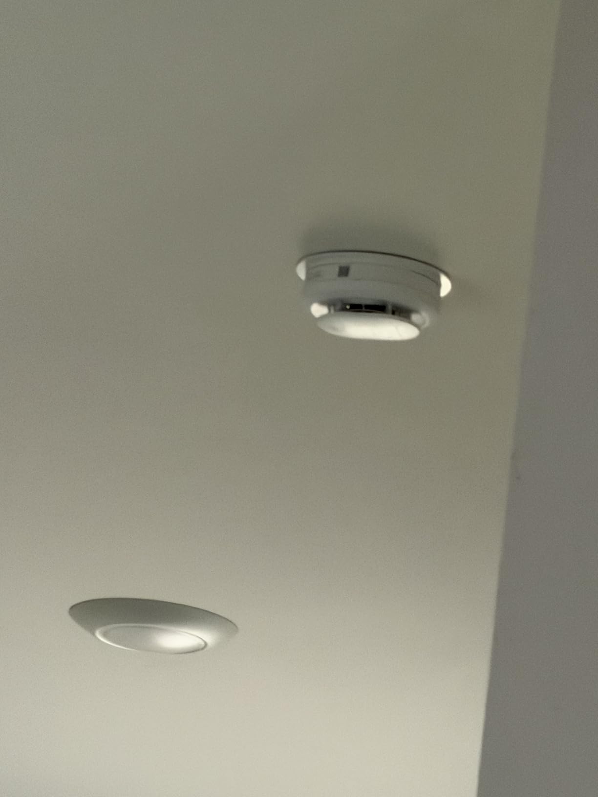 Kidde Smart Smoke and Carbon Monoxide Detector, Ring App Enabled, Hardwired Alarm, AA Backup Battery customer photo 2