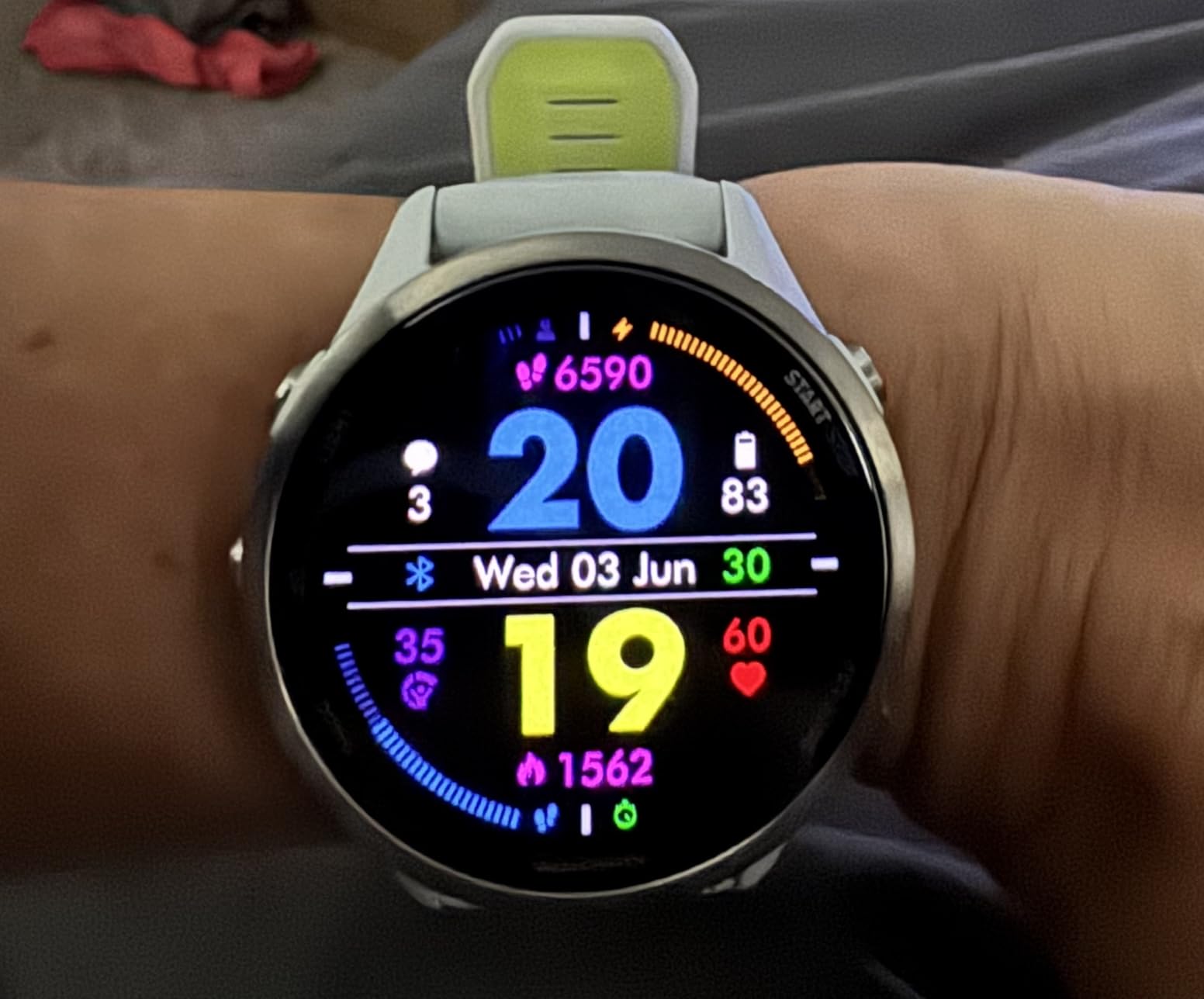 Forerunner 970, Premium GPS Running and Triathlon Smartwatch, AMOLED Display, Built-in LED Flashlight, Carbon Gray DLC Titanium with Black Case and Translucent Whitestone Band customer photo 1