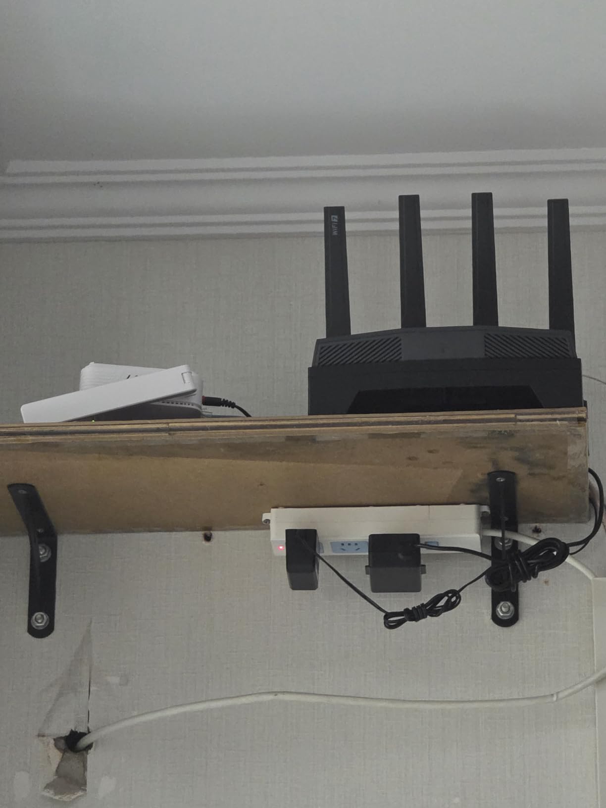 GL.iNet GL-BE9300 (Flint 3) Tri-Band WiFi 7 Router, High-Speed 6GHz Gaming WiFi Router, 5x 2.5G Ports, Long Range, VPN Router customer photo 1
