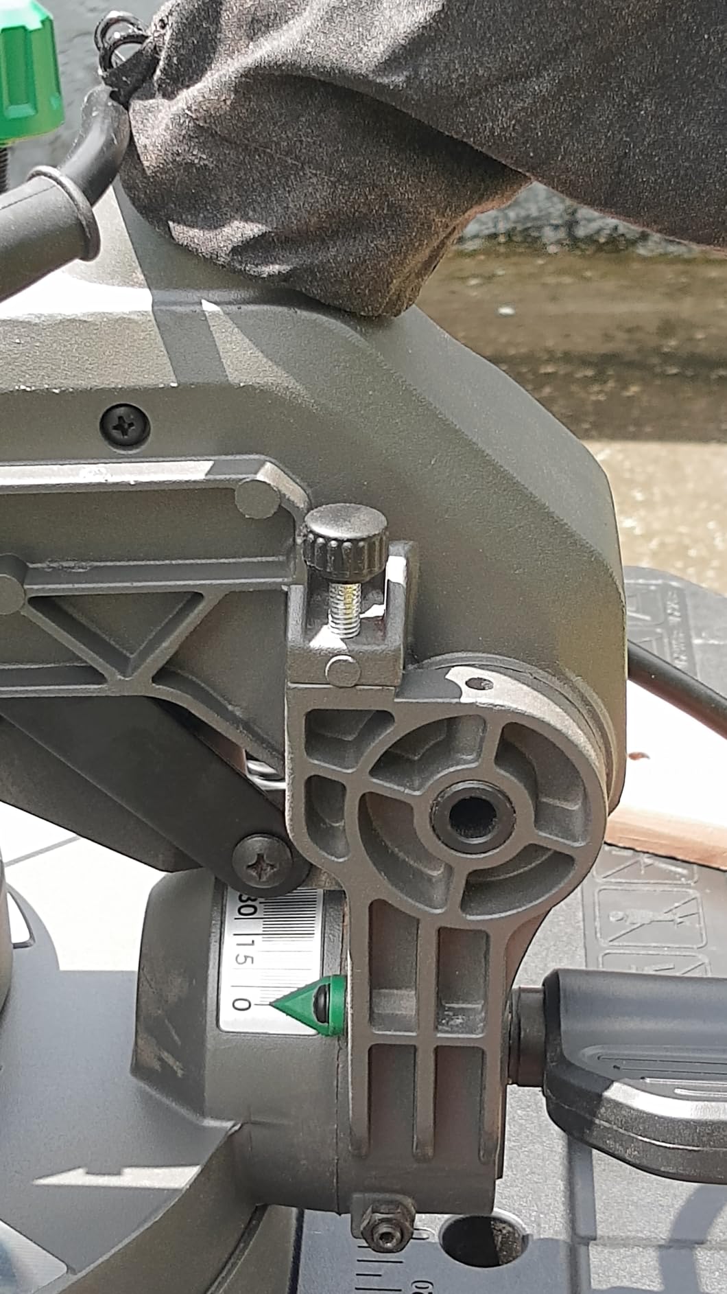 Metabo HPT 10-Inch Single Bevel Compound Miter Saw, 15-Amp Power Saw with Xact Cut Shadow Line, Precision Miter Angles, Single Bevel 0-45°, 40T TCT Miter Saw Blade, Lightweight Design, C10FCG2 customer photo 1