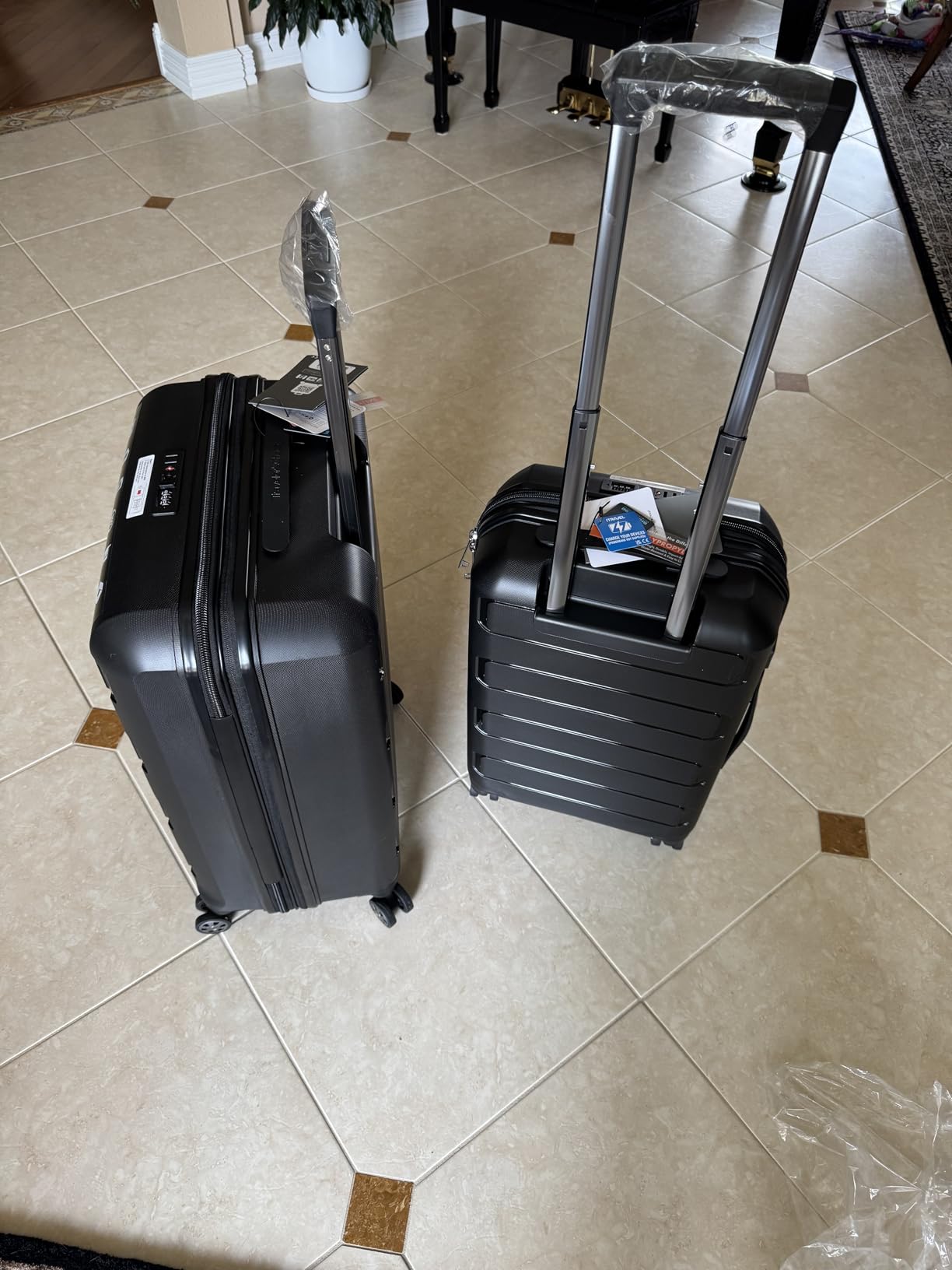 Pagosa Hardshell Expandable Luggage with Spinner Wheels, Black, 30-Inch Large customer photo 1