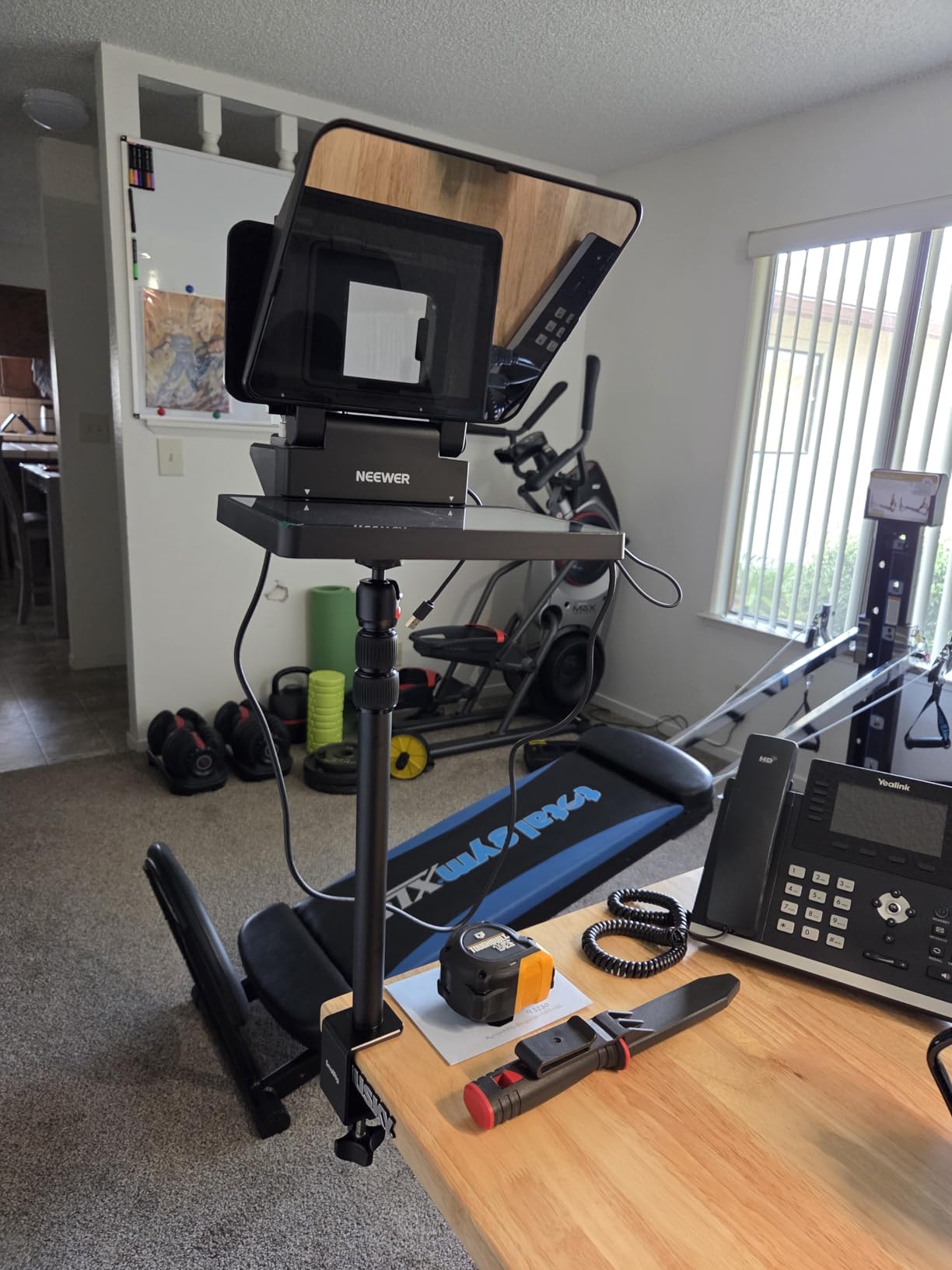 NEEWER 2 in 1 Teleprompter 11 Inch with Monitor for Windows MacOS, Supports Screen Mirroring, Portable Prompter for Camera Mobile Phone Webcam for YouTube Twitch Live Streaming Conference, X11 customer photo 1