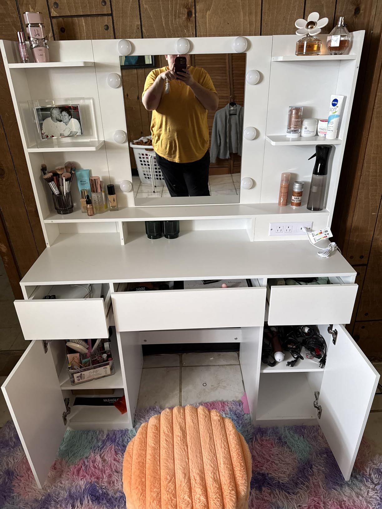VASAGLE Kailyn Collection - Vanity Desk with Mirror and 9 LED Bulbs, Vanity Makeup Table with Power Outlets, Dressing Table with 2 Cabinets, for Bedroom, Cloud White customer photo 1