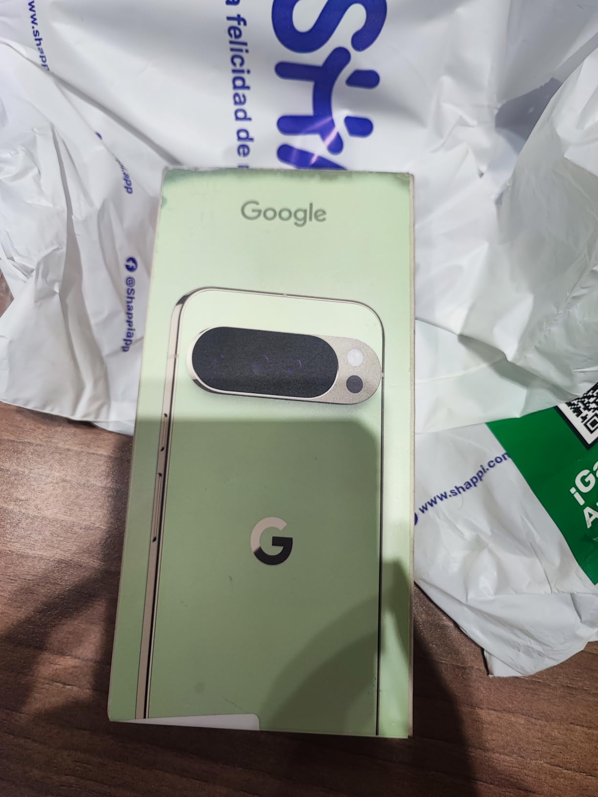 Pixel 10 Pro - Unlocked Android Smartphone - Gemini AI Assistant, Triple Rear Camera System, Fast-Charging 24+ Hour Battery, and 6.3