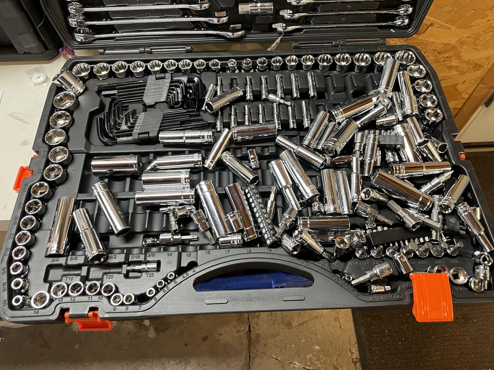 VEVOR Mechanics Tool Set and Socket Set, 450 Pcs, 1/4, 3/8 and 1/2 inch Drive Deep and Standard Sockets, SAE Metric Mechanic Tool Kit with Bits, Wrenches, Accessories, Storage Case with Orange Drawer customer photo 2