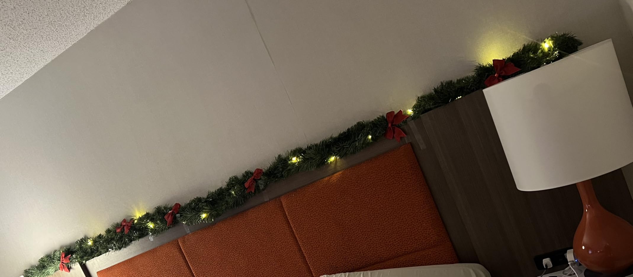 Christmas Garland with Lights, 30 Feet 50 Led Battery Operated Pre-Lit Long Garland Remote Timer for Stairs Railing Fireplace Mantle Office Door Frame Decor Green Greenery Indoor Outdoor Decorations customer photo 1