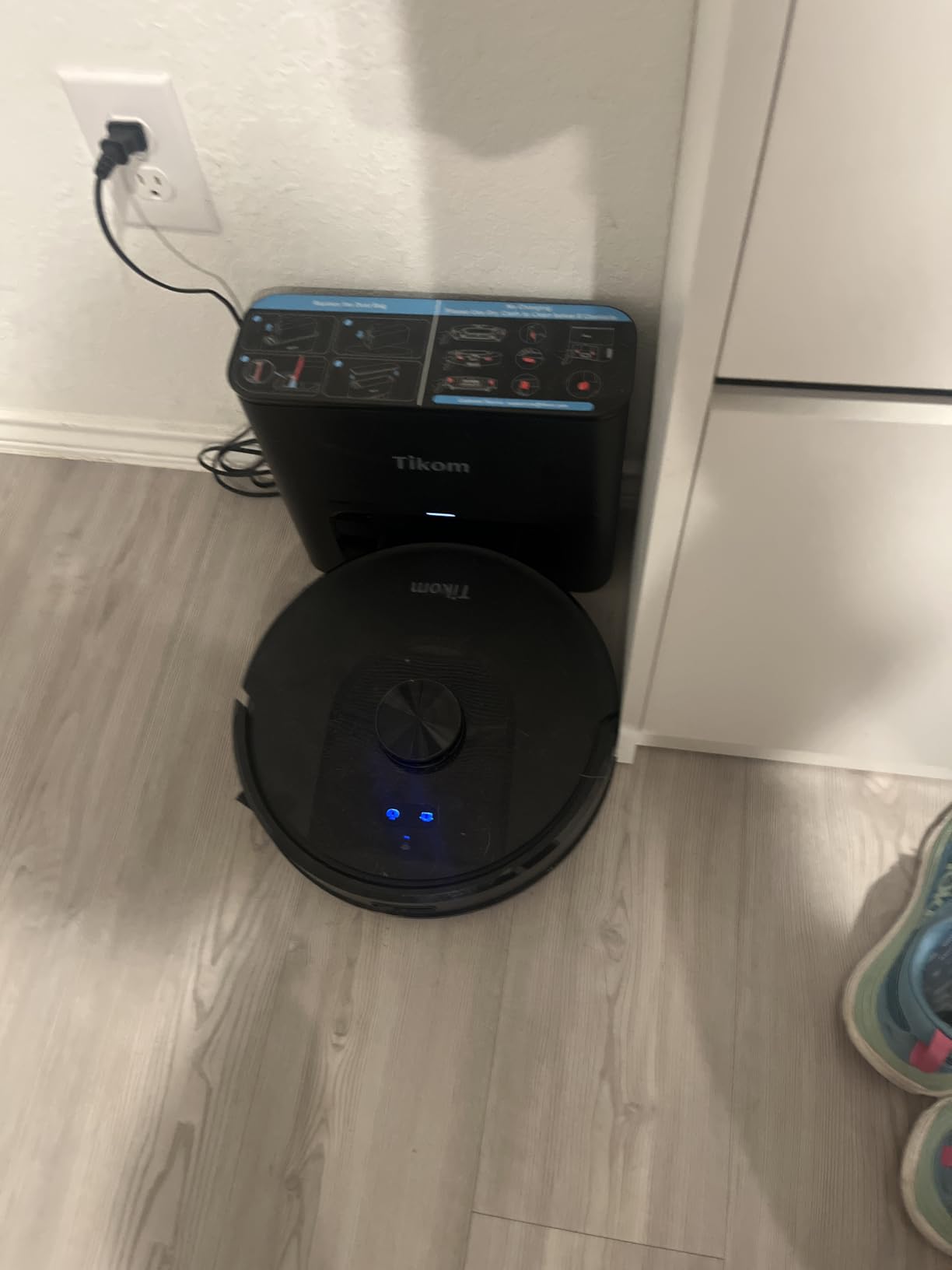 Tikom Robot Vacuum and Mop, 6000Pa Robotic Vacuum Cleaner with Self-Emptying Base, 90 Days Capacity, LiDAR Navigation, Home Mapping, Ideal for Pet Hair, Hard Floors, Carpet (L8000 Plus) customer photo 1