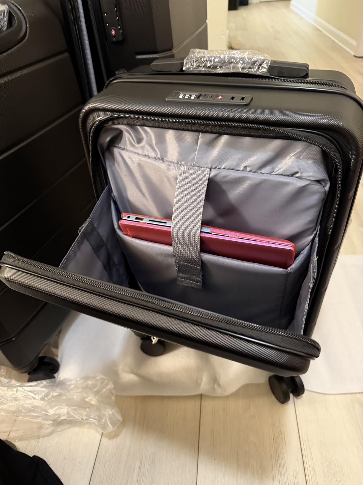 YOETEY Luggage Sets 3 Piece, Expandable Hardshell Suitcase with TSA Lock & Silent Spinner Wheels, Lightweight Hardside Travel Suitcase Set for International Trips (20/24/28 in, Black) customer photo 2