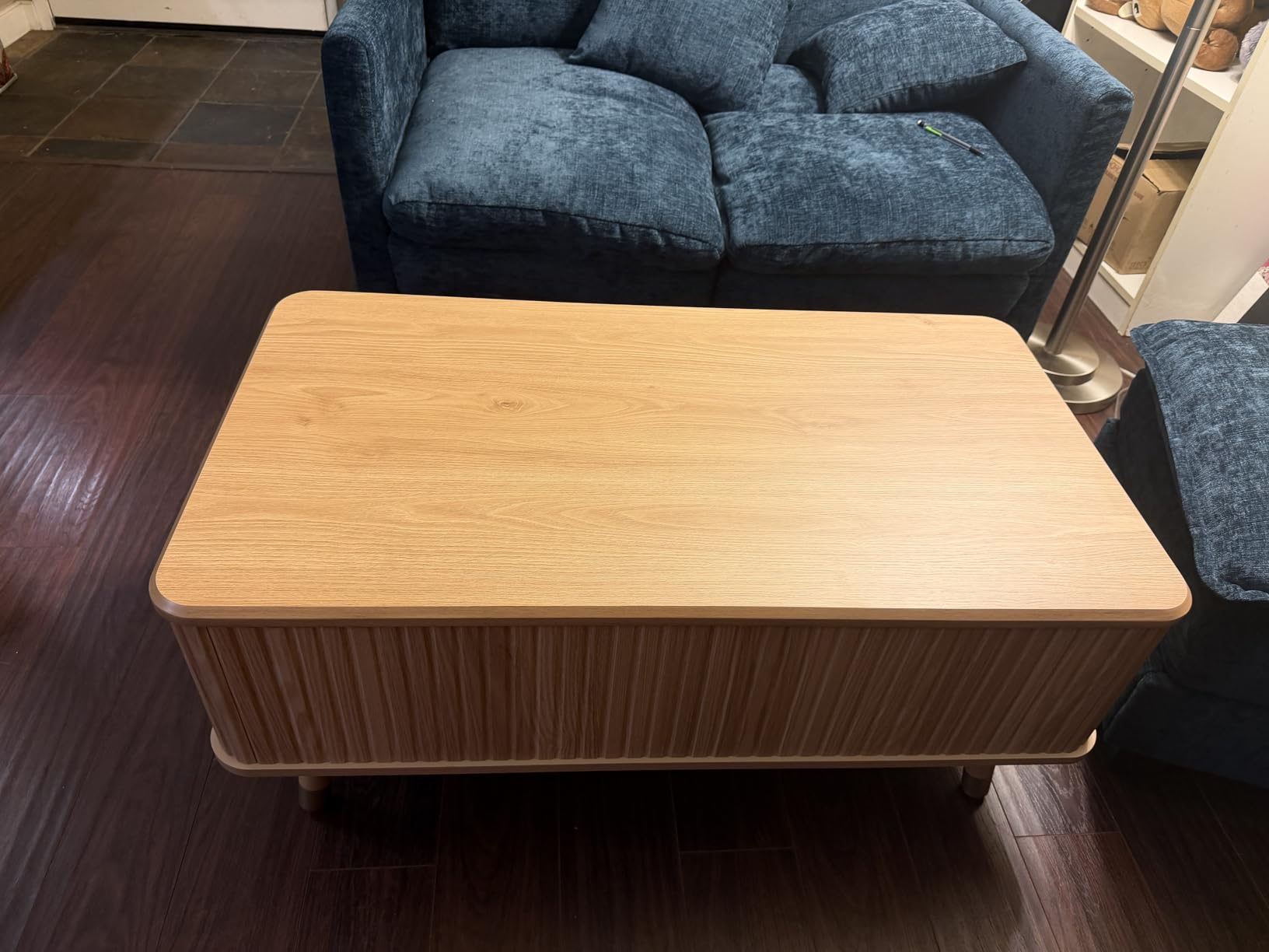 Lift Top Coffee Table with Storage, Mid Century Modern Coffee Table with Solid Wood Legs, 38