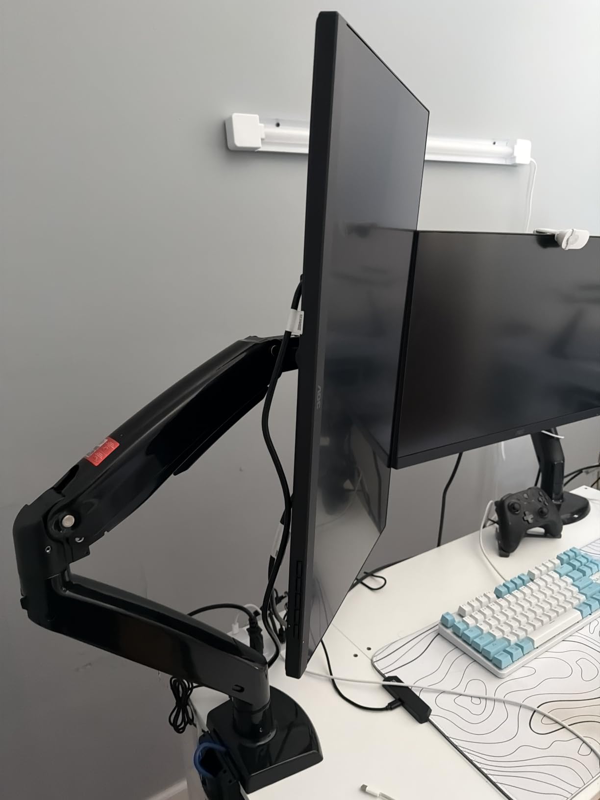 ErGear Single Monitor Arm, Fully Adjustable Monitor Mount for 13-34 Inch Screens, Fast Install Computer Monitor Stand with Tool-Free VESA Mount, Cable Management, Holds 19.8 lbs, Max VESA 100x100mm customer photo 1