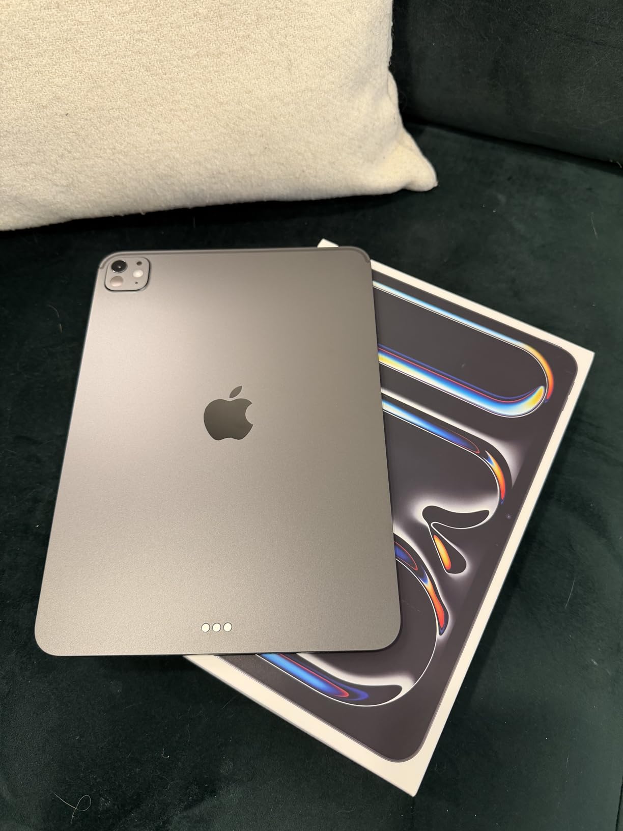 Apple iPad Pro 11-inch (M5): Ultra Retina XDR Display, 256GB, Landscape 12MP Front Camera/12MP Back Camera, LiDAR Scanner, Wi-Fi 7 with Apple N1, Face ID, All-Day Battery Life - Silver customer photo 2