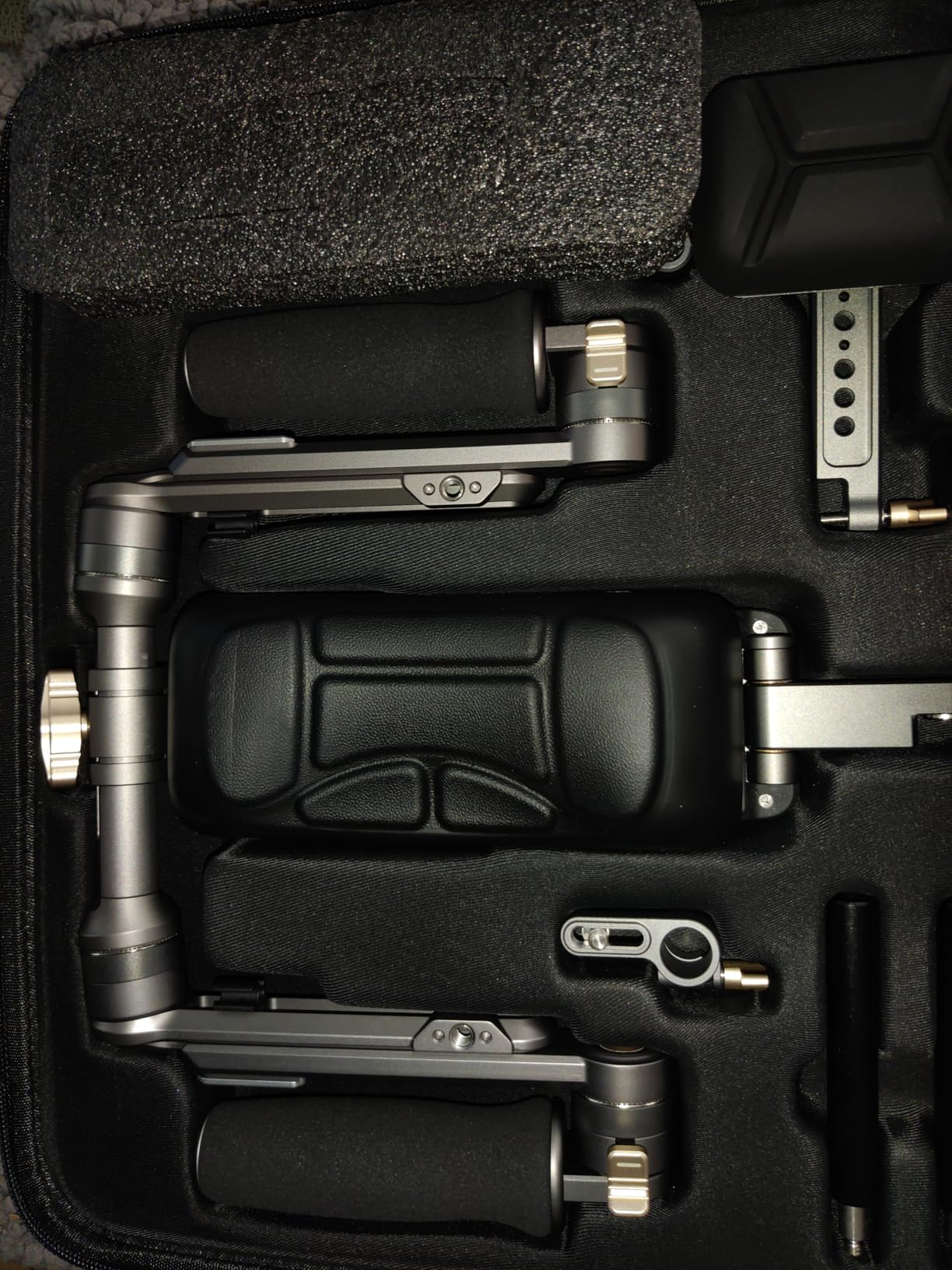 SmallRig Shoulder Rig Kit, One-Touch Quick Release Adjustable for Sony, Canon, Nikon Mirrorless Cameras, Camcorders | SR007 Pro customer photo 2