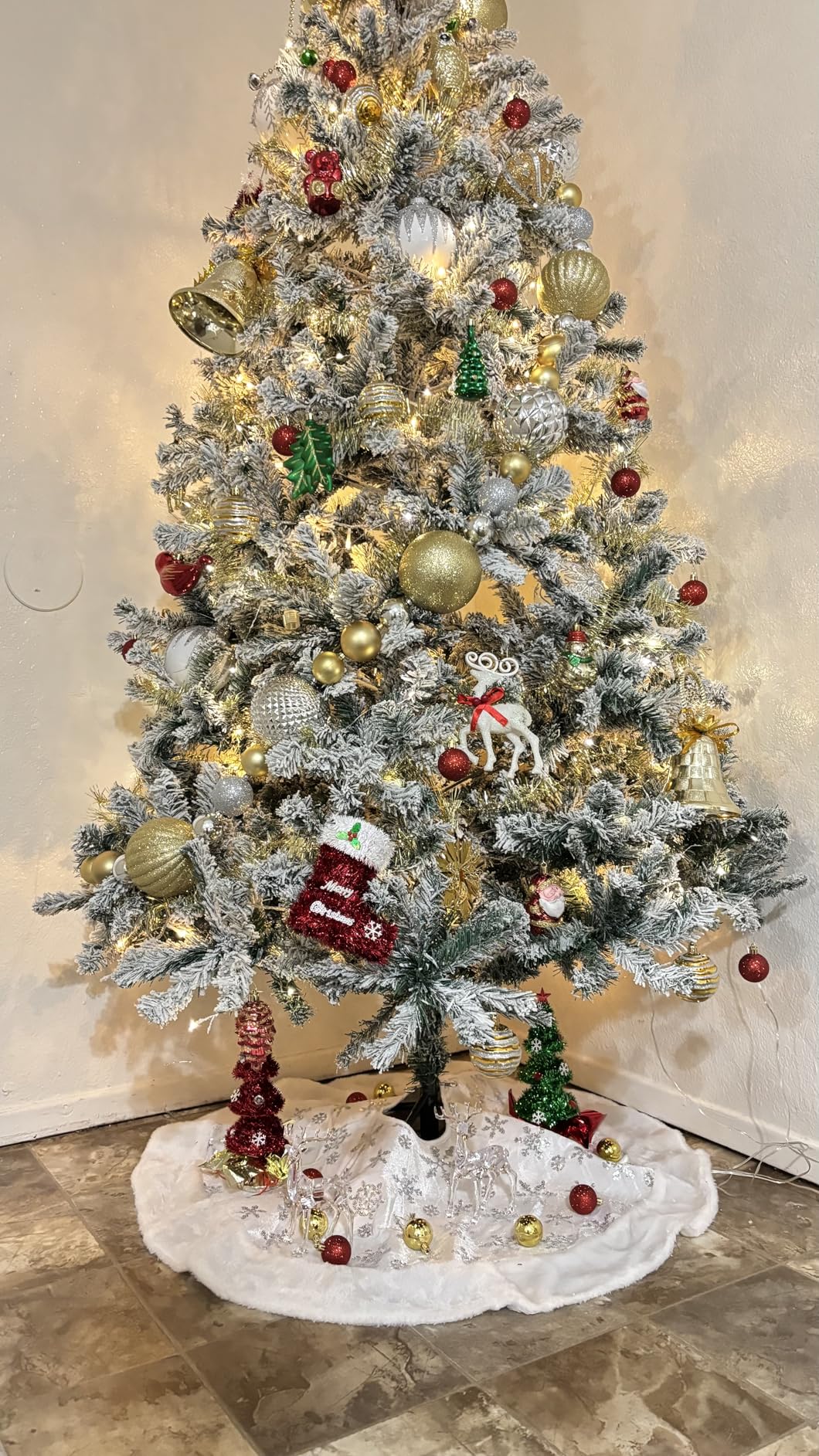 7ft Snow-Flocked Artificial Christmas Tree, LED Pre-lit Holiday Xmas Tree with 1100 PE&PVC Hinged Branch Tips and 400 Warm White Lights customer photo 1