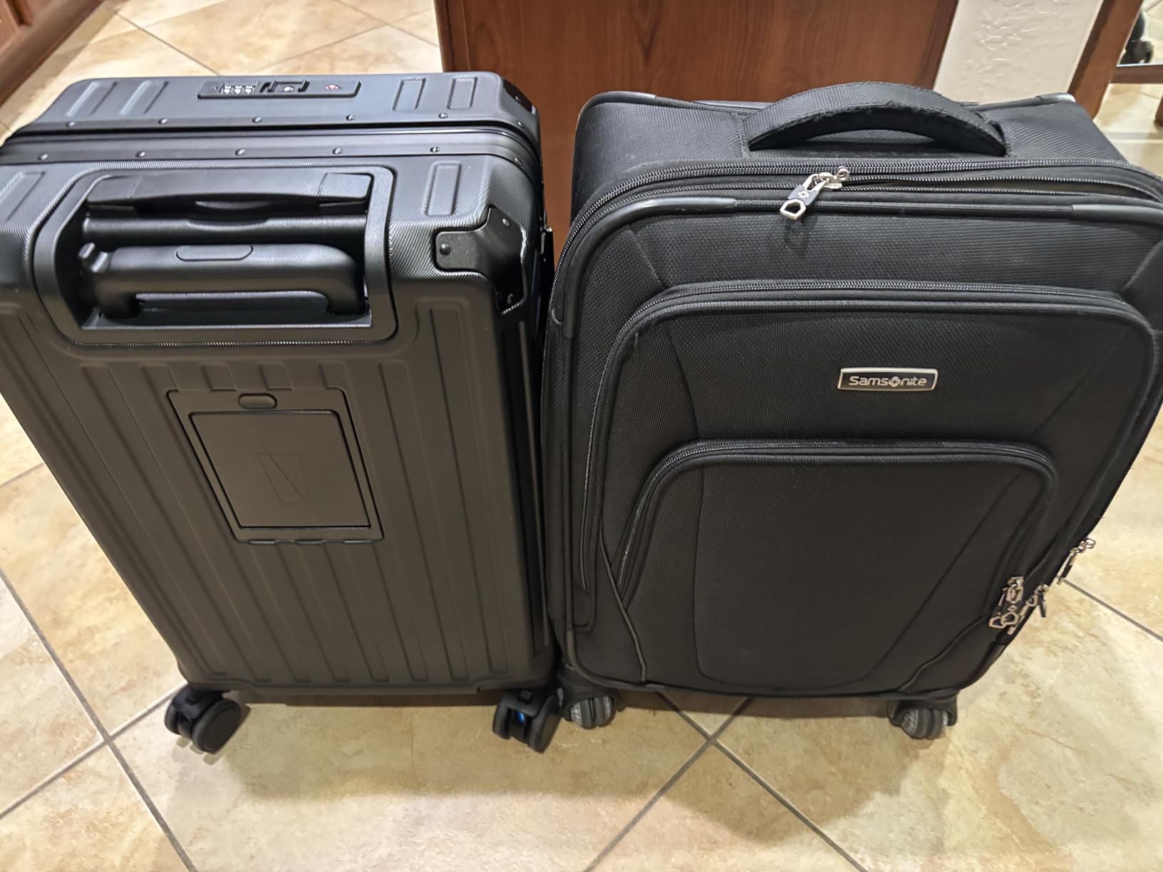 Zipperless Carry On Luggage with Spinner Wheels 22.5