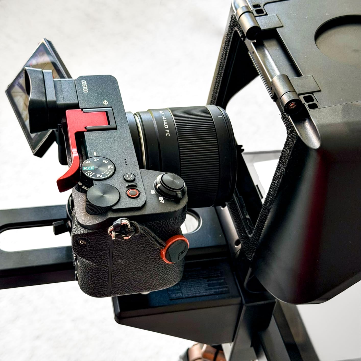 NEEWER 2 in 1 Teleprompter 11 Inch with Monitor, Supports Screen Mirroring, Plastic, Portable Prompter for Camera Mobile Phone Webcam Windows MacOS for YouTube Twitch Live Streaming Conference, X11 customer photo 2