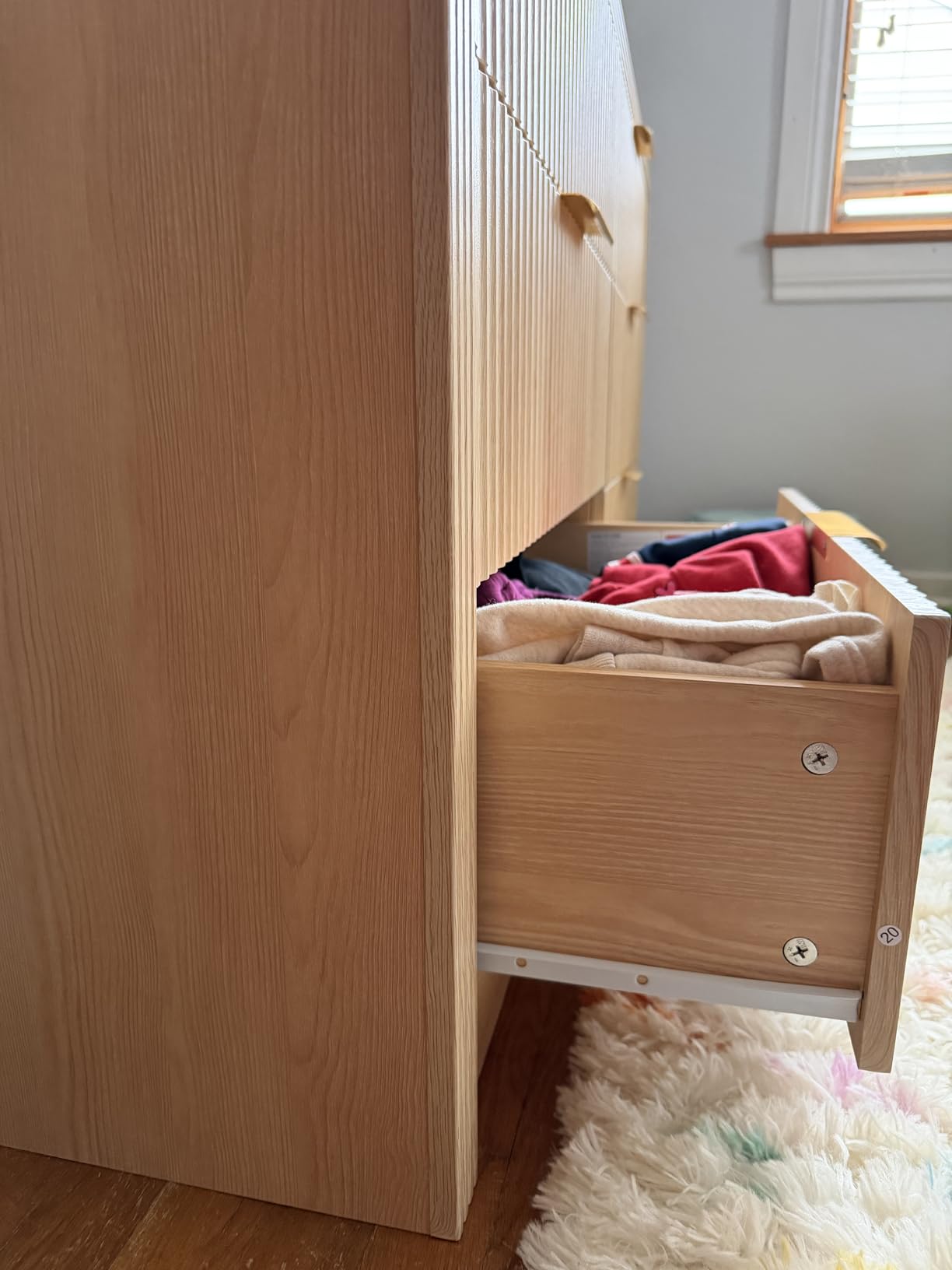 Decofy Fluted Drawers Dresser for Bedroom, Wood Dressers with Gold Handles, Modern Dressers with Wave Texture, Large Storage Chest of Drawers, Bedroom Dresser Organizer 55'' & 6 Drawers (Natural Oak) customer photo 2