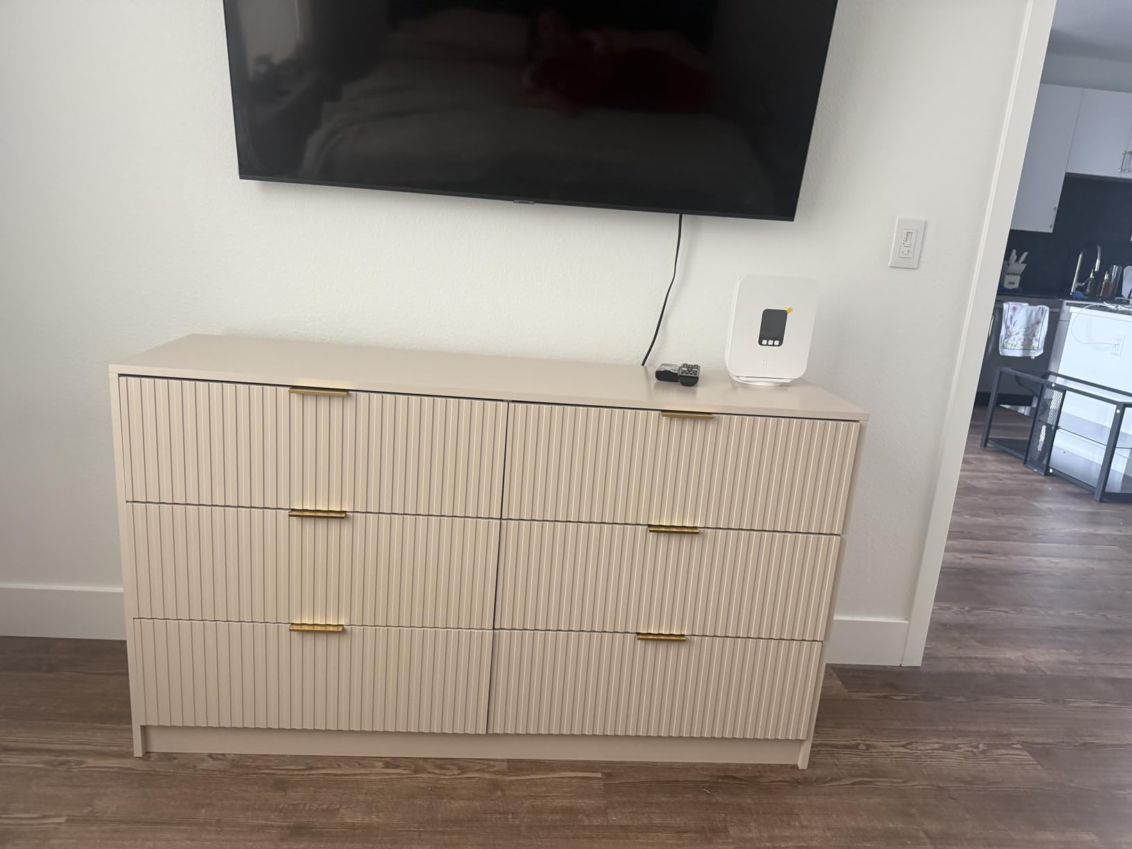 Furniway Mid Century Modern Dresser for Bedroom, 8 Drawer Wood Dresser with Fluted Front, 55