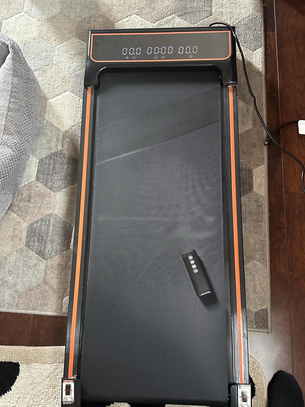 Sweetcrispy Compact Treadmill for Small Spaces, Quiet Under-Desk Walking Pad, Slim & Portable Design for Home Office Workouts, Easy to Store, Ideal for Apartments and Work-from-Home Fitness customer photo 1