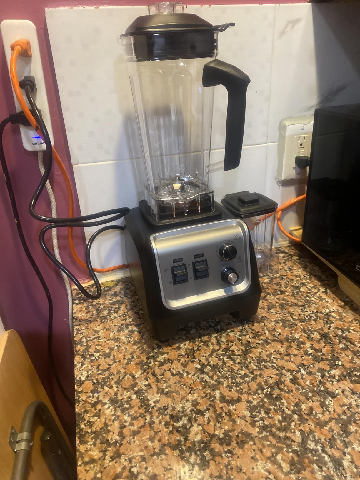H-Duka 1800W Blender for Smoothies, 70oz Pitcher & 20oz Grinder, 28000 RPM High Speed Countertop Blender for Kitchen for Ice Crushing, Frozen Fruits & Nut Butter, 1-5 Min Timer, Multiple Speeds customer photo 2
