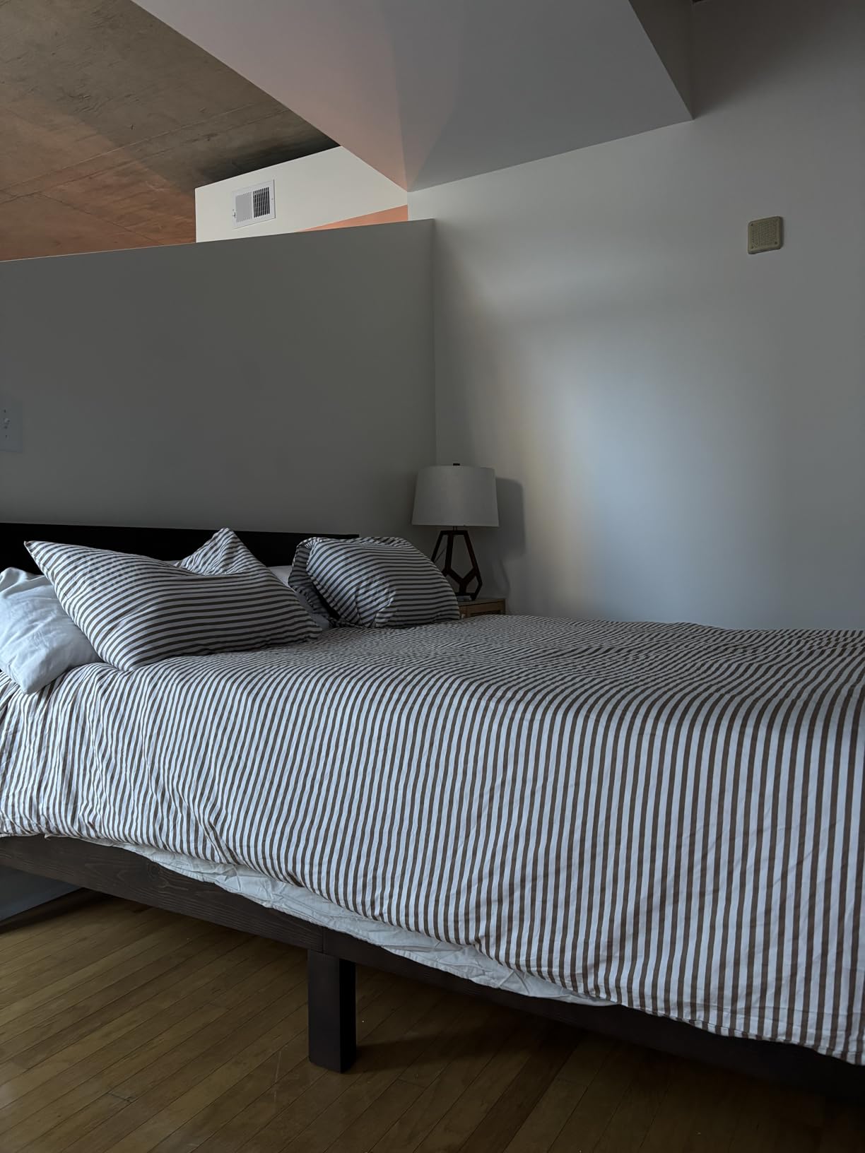AMERLIFE Queen Solid Wood Bed Frame, Mid Century Modern Platform Bed with Full Panel Headboard, Wooden Bedframe with Cylindrical Legs, No Box Spring Needed & Noise-Free, Natural Wood customer photo 2