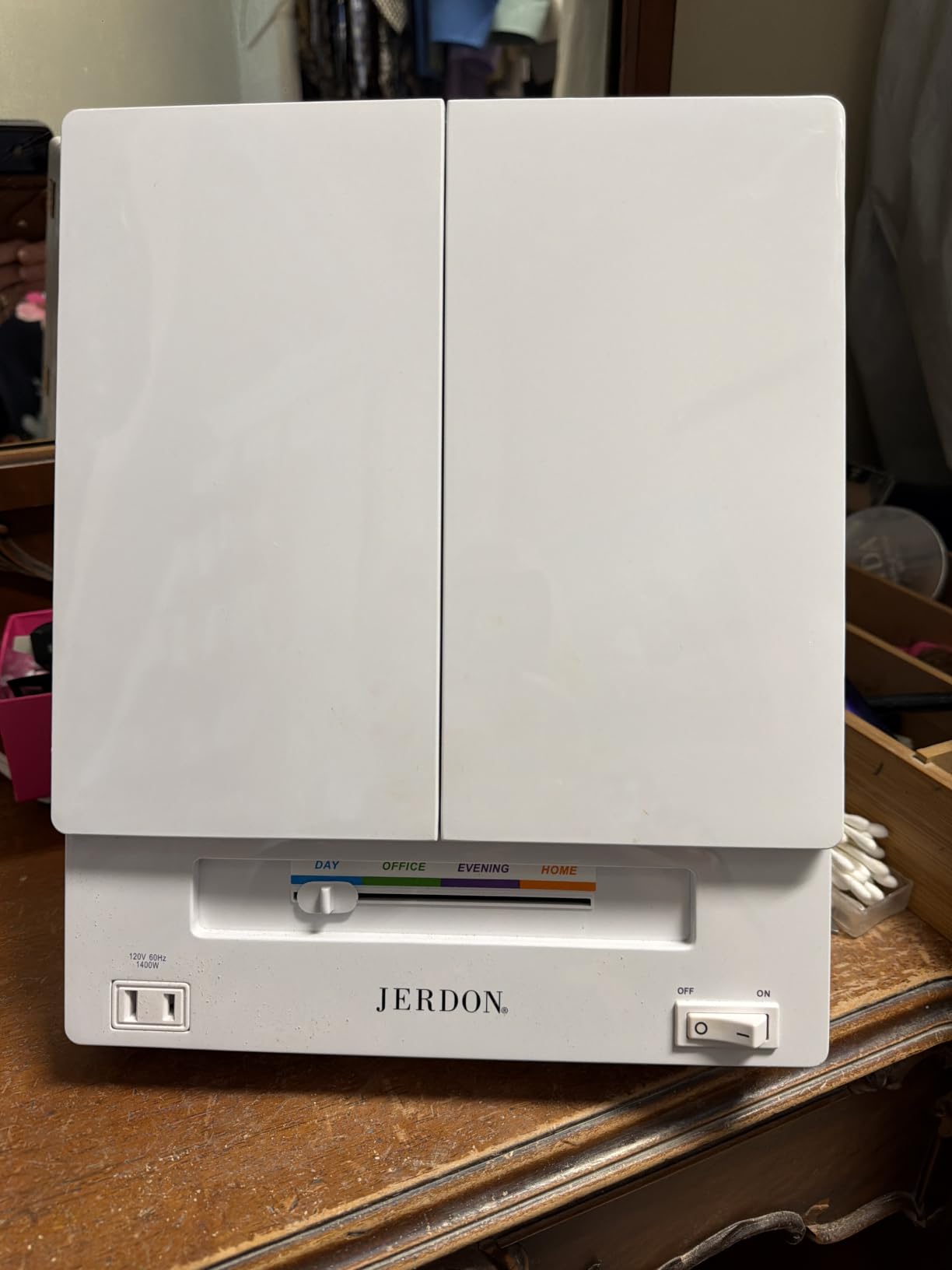 JERDON Tri-Fold Two-Sided Makeup Mirror with Lights - Vanity Mirror with 5X Magnification & Multiple Light Settings - White Base - Model JGL9W customer photo 2