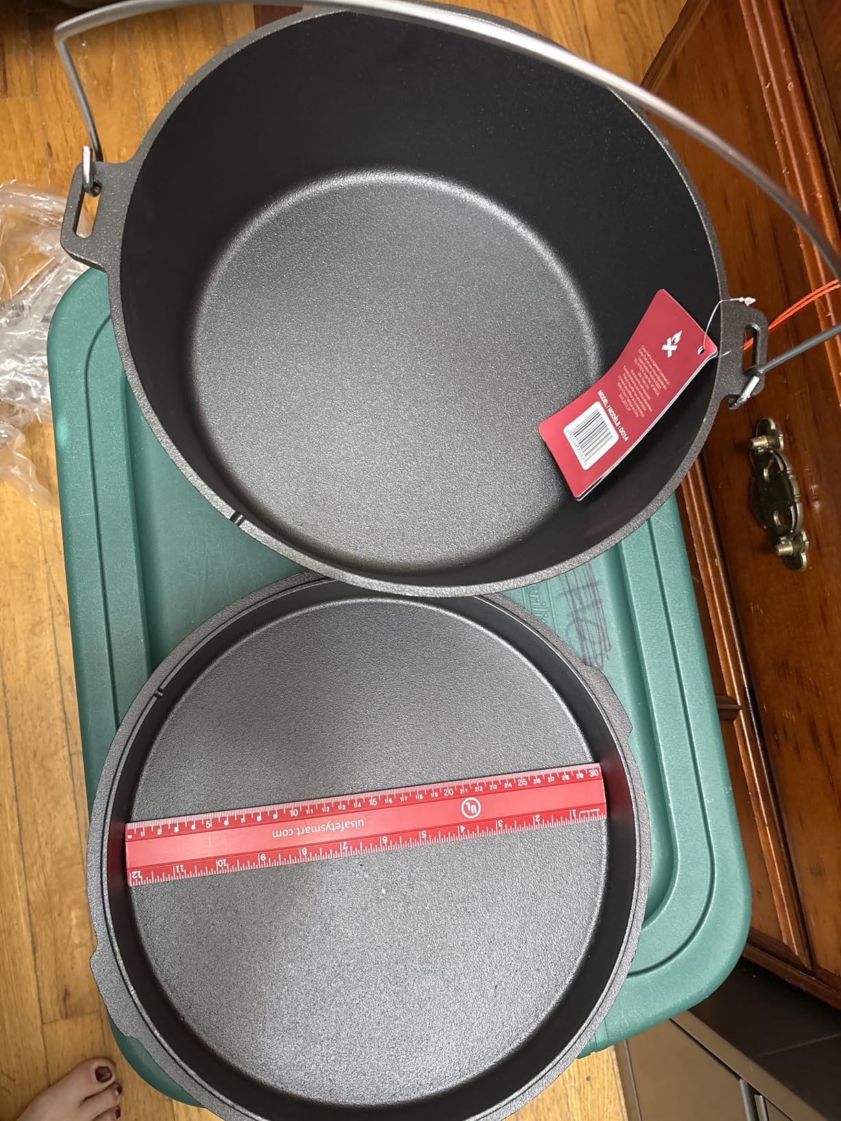 Camp Chef 14-inch Cast Iron Dutch Oven, Lid, and Lid Lifter, Black/Cast Iron customer photo 1