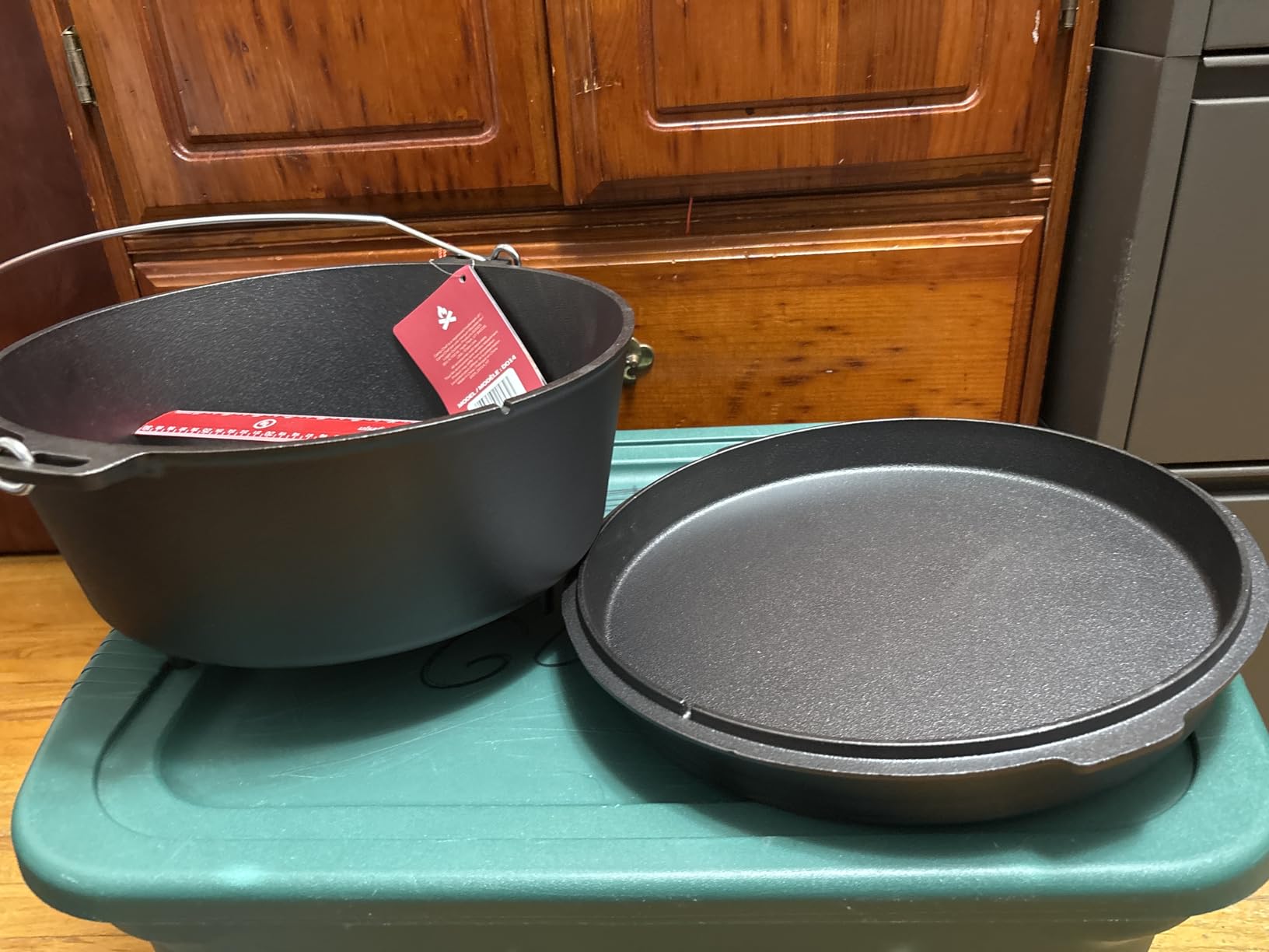 Camp Chef 14-inch Cast Iron Dutch Oven, Lid, and Lid Lifter, Black/Cast Iron customer photo 2
