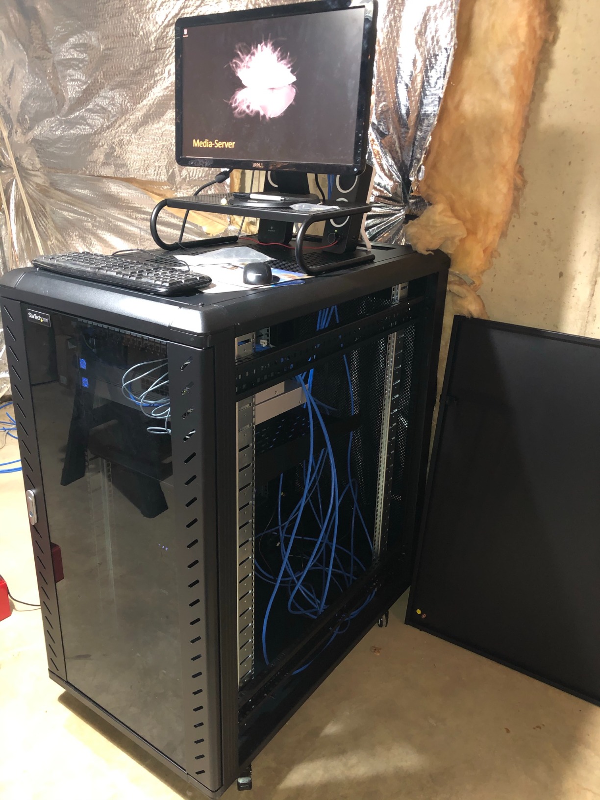 StarTech 22U 4-Post Server Cabinet, 33in/83cm Deep, 1764lb (RK2236BKF) | 19in enclosed enterprise steel rack, Adjustable depth 5.7in-33in, Lockable vented doors, Casters & feet customer photo 1