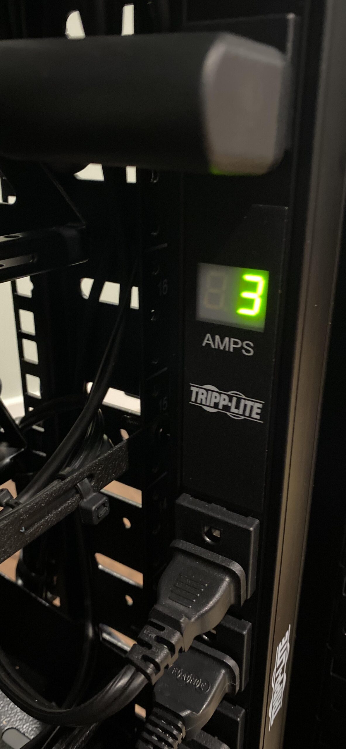 Tripp Lite Metered PDU, 15A, 16 Outlets (5-15R), 120V, 5-15P, 15 ft. Cord, 0U Vertical Rack-Mount Power (PDUMV15) customer photo 2