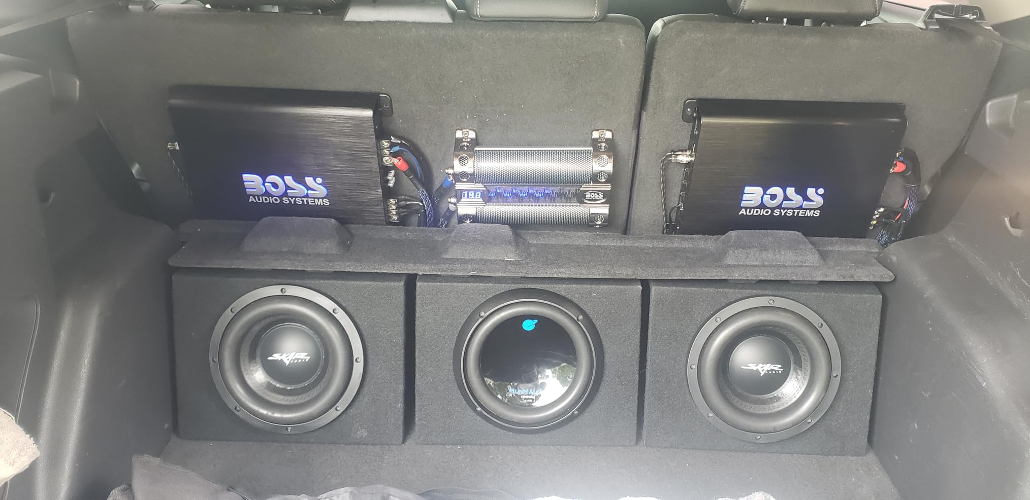 BOSS Audio Systems CAP8 Car Capacitor - 8 Farad, Energy Storage, Enhanced Bass From Stereo, Warning Reverse Polarity Tone, Voltage Overload Low Battery Voltage Led customer photo 1